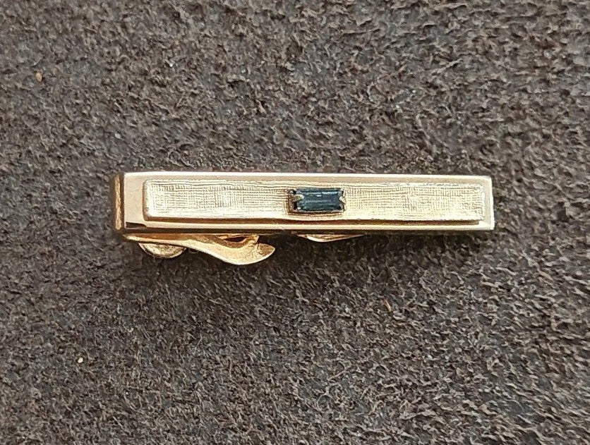1950s/60s Swank Gold Tone Bark Textured Tie Bar Clip & Black Baguette Stone