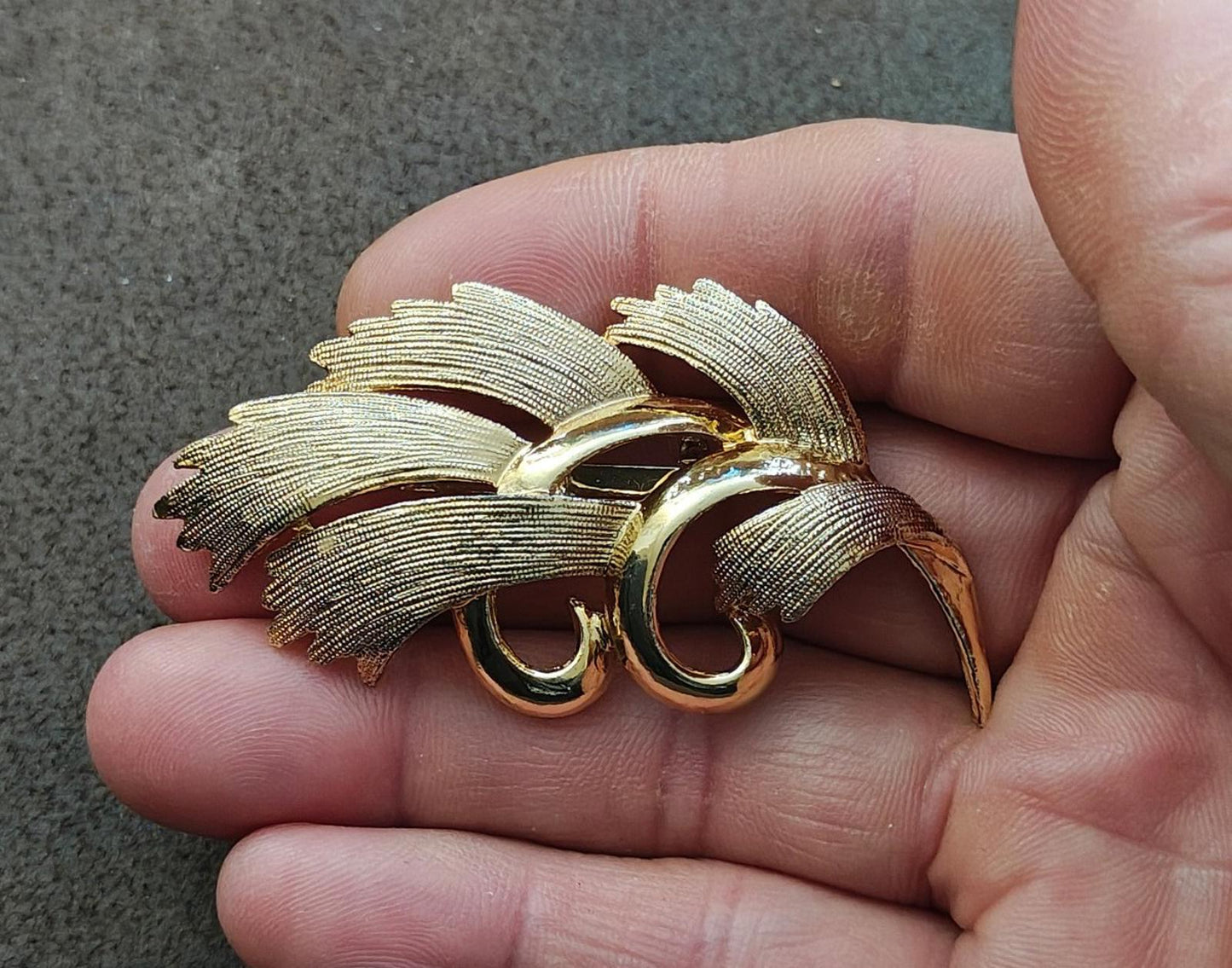 Vintage Gold Tone Abstract Textured Leaf Brooch Pin