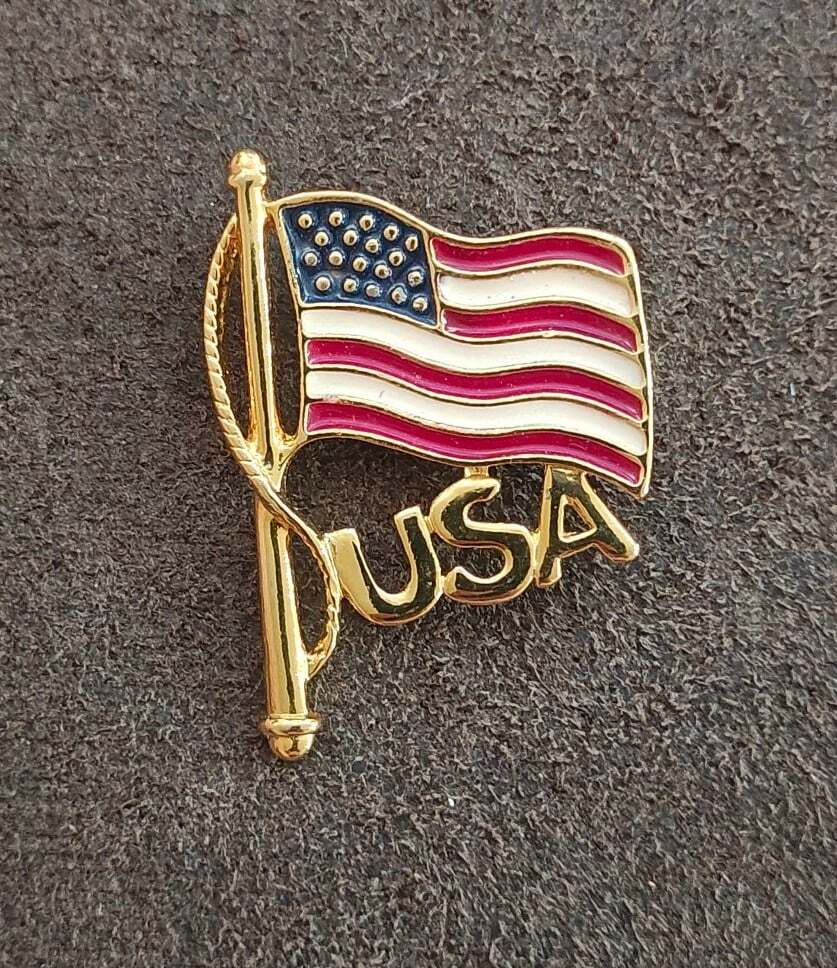 1980s Patriotic USA American Flag Gold Tone Enamel Pin