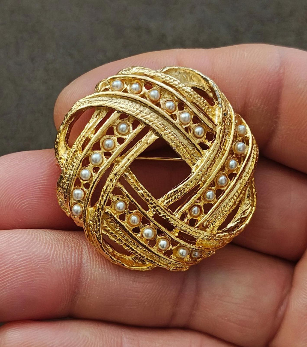 Gold-tone Victorian style brooch with faux pearls and ornate openwork braid pattern