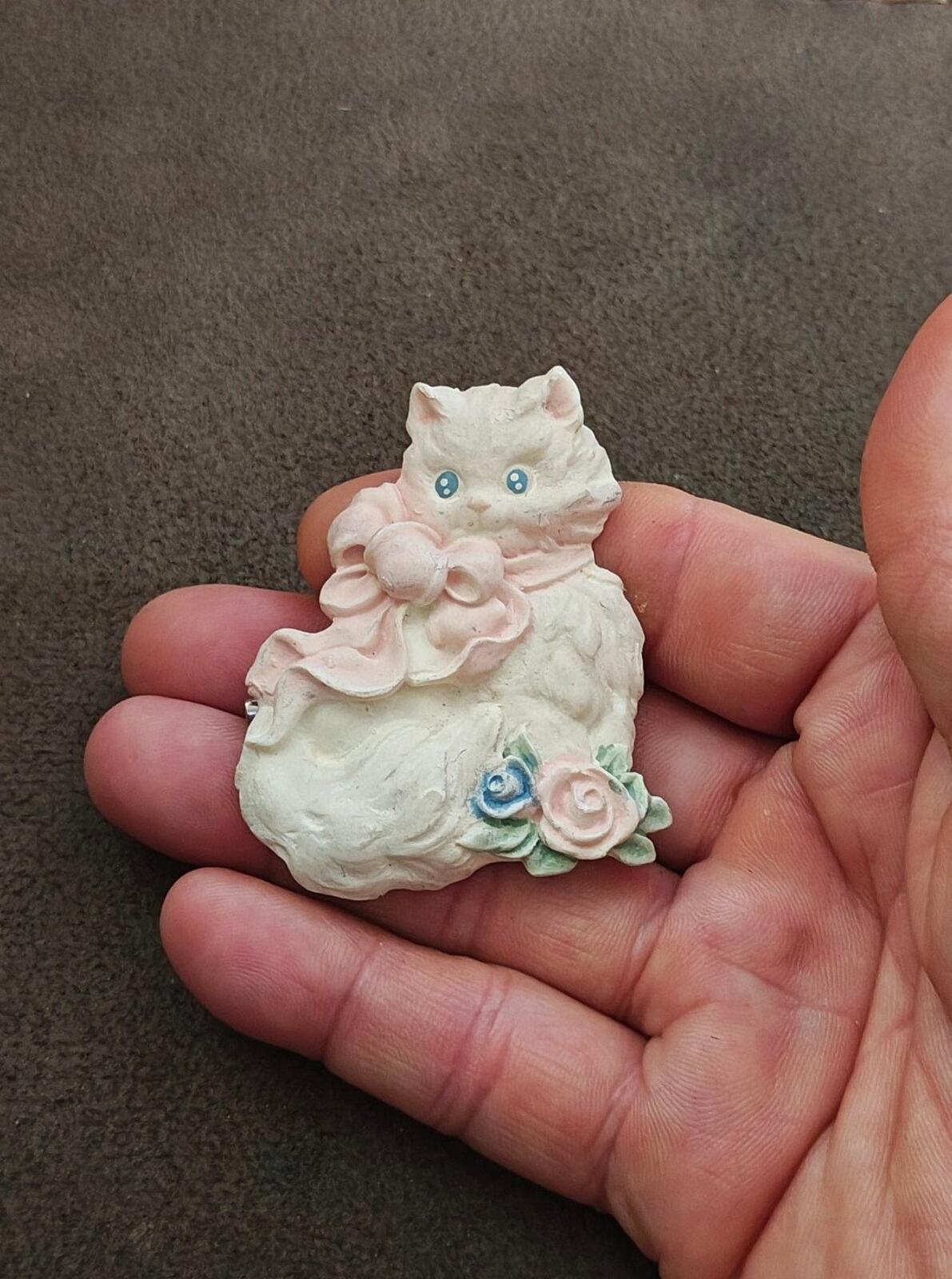 1990s Resin White Persian Cat Brooch