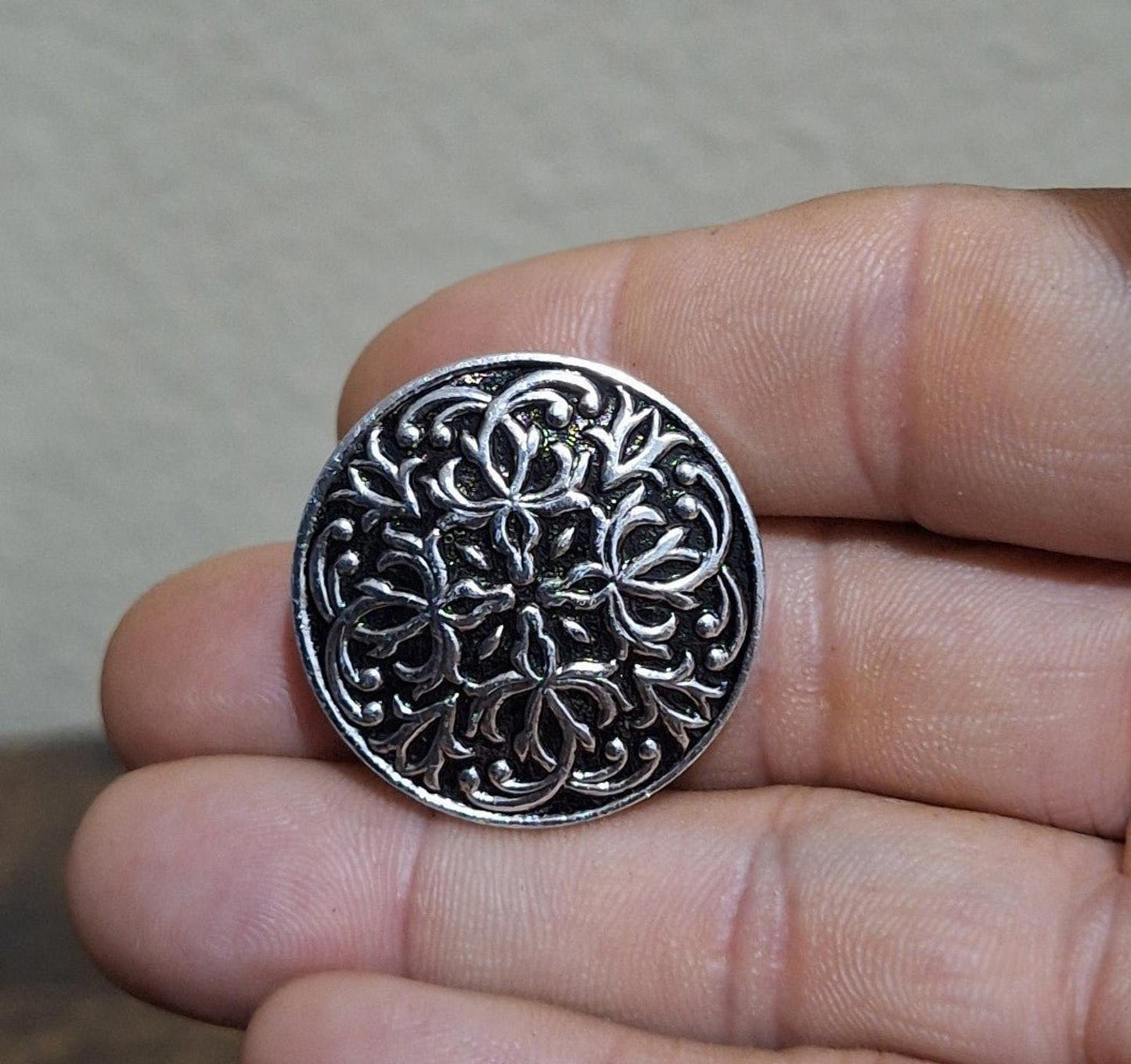 1950's Vintage Silver tone Textured style scarf Clip