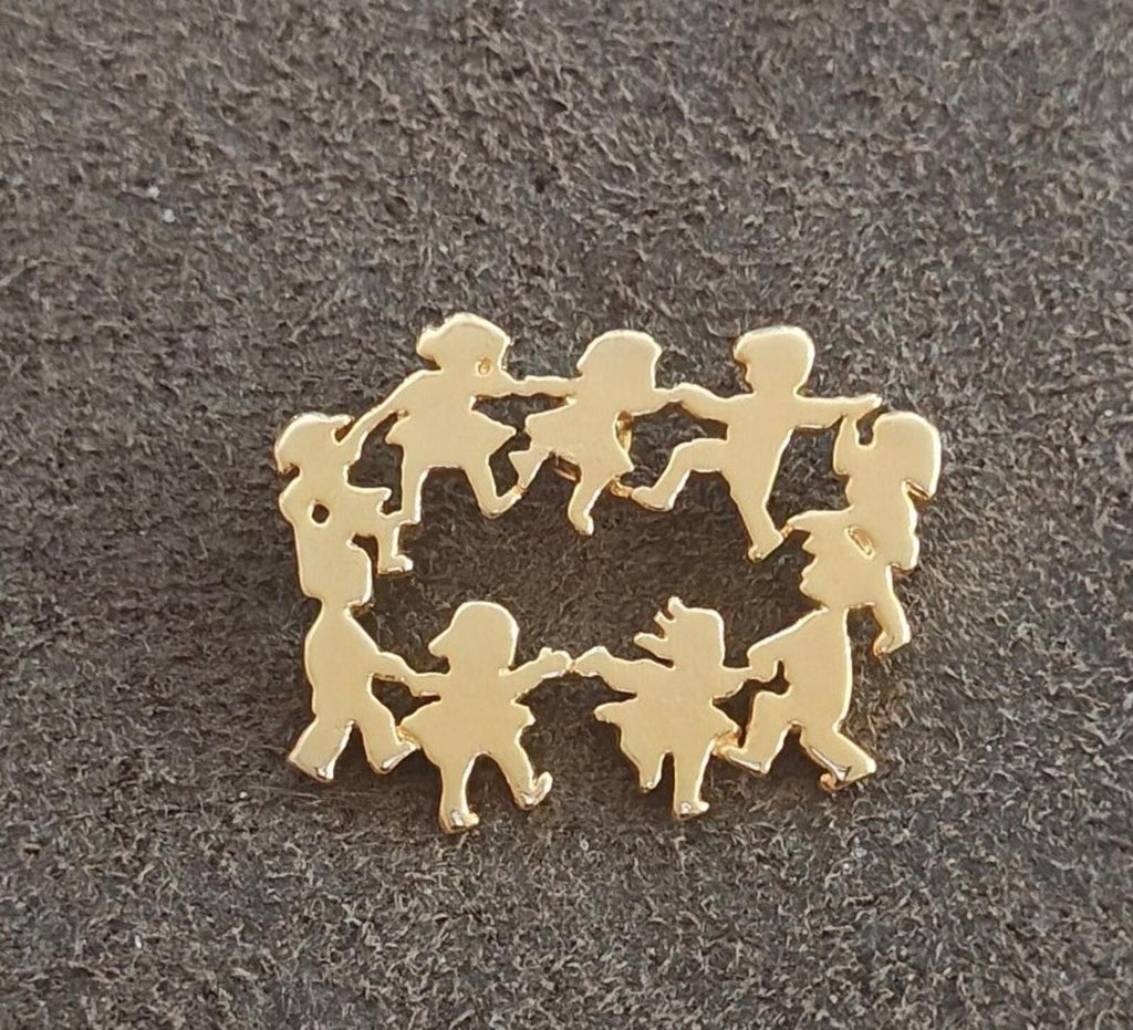 Gold Ring Around the Rosie children wreath pin, full front view