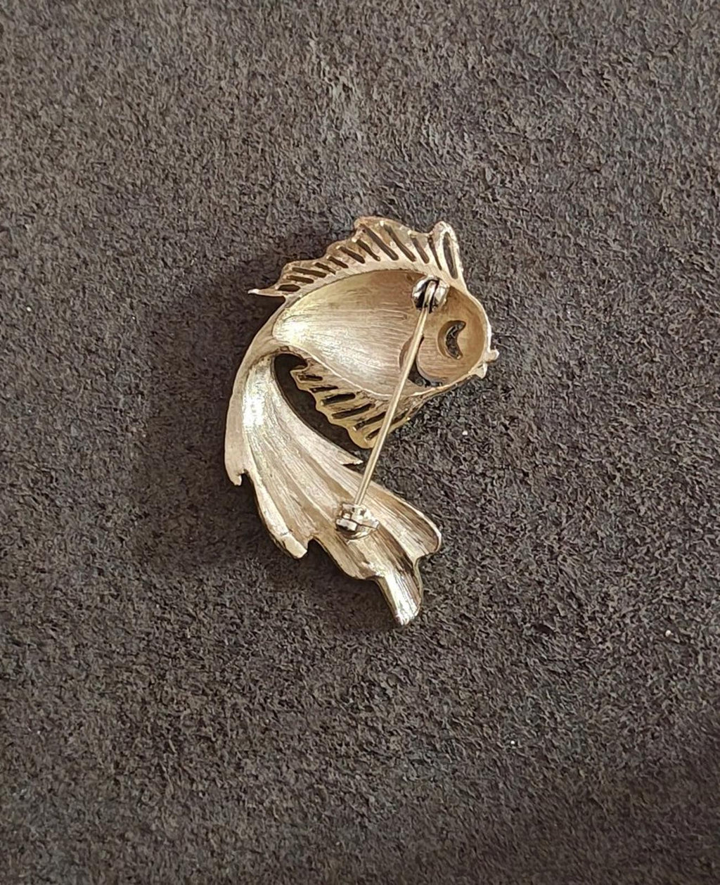 1960s/70s Vintage Gold Tone White Enamel Angel Fish Brooch Pin