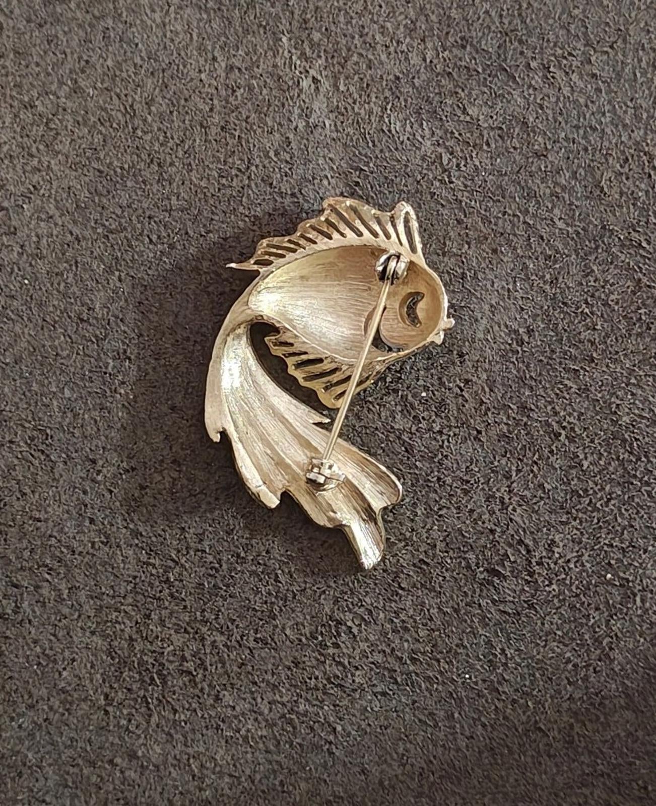 1960s/70s Vintage Gold Tone White Enamel Angel Fish Brooch Pin