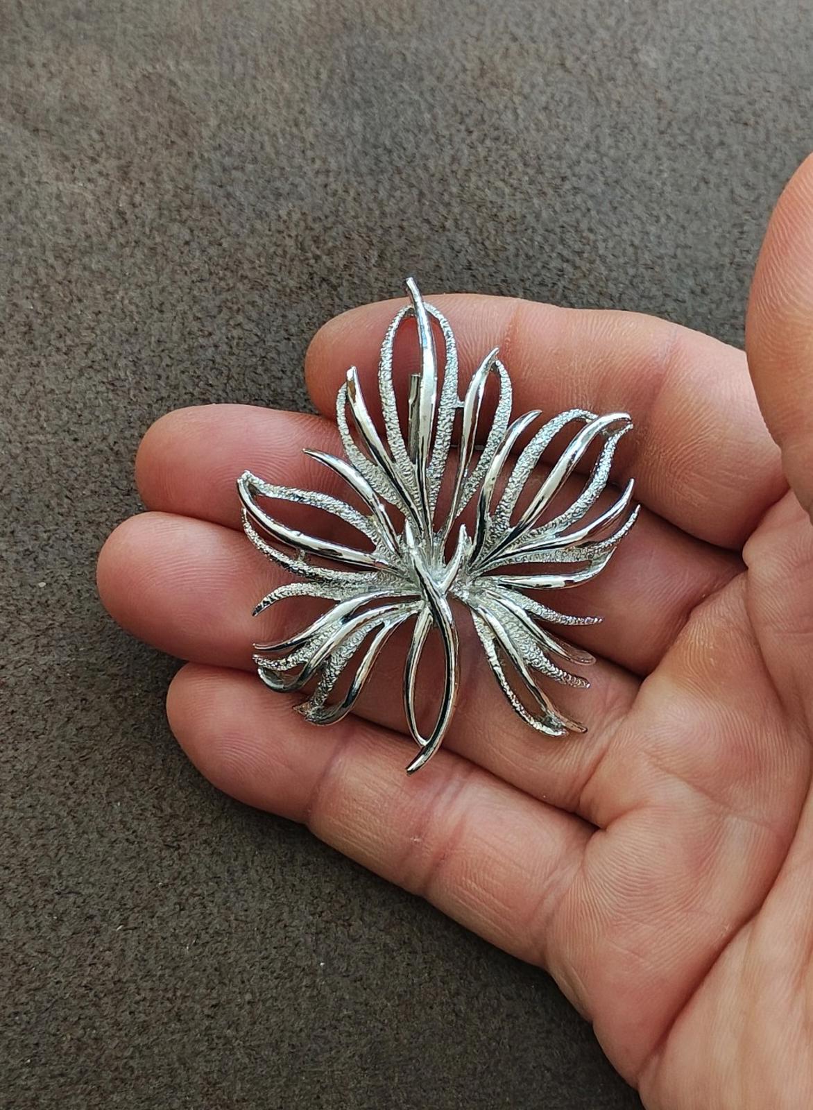 1980s Frosted Silver Tone Leaf Pin/Brooch