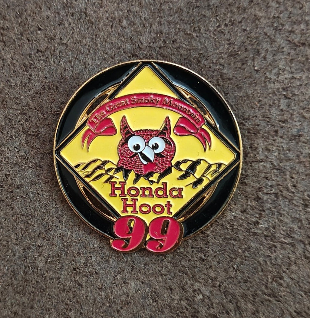 1999 The Great Smoky Mountains 1999 Honda Hoot Event Gold Tone Pin.