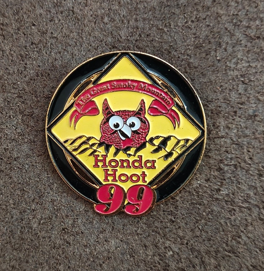 1999 The Great Smoky Mountains 1999 Honda Hoot Event Gold Tone Pin.