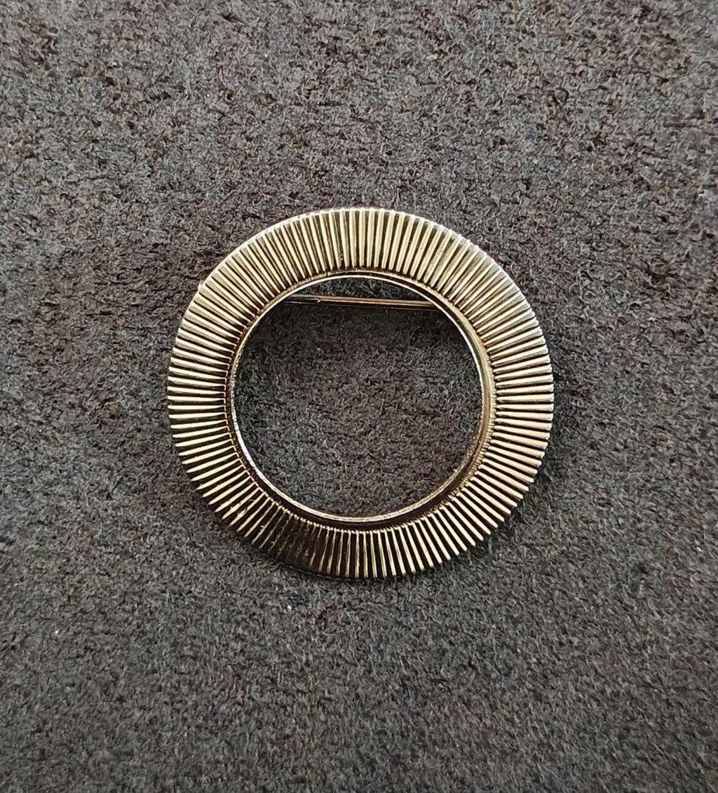 Gold tone ribbed circular brooch pin with open center