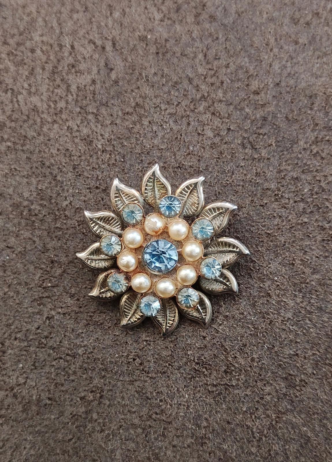 1950s Vintage Silver Tone Flower With Blue Rhinestones And Faux Pearls Brooch
