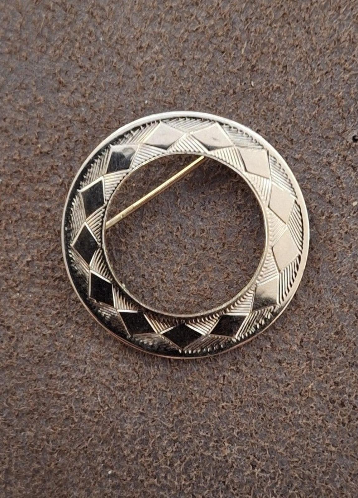 80s Goldtone Circle Eternity Diamond Shapes and Etchings Pin Brooch