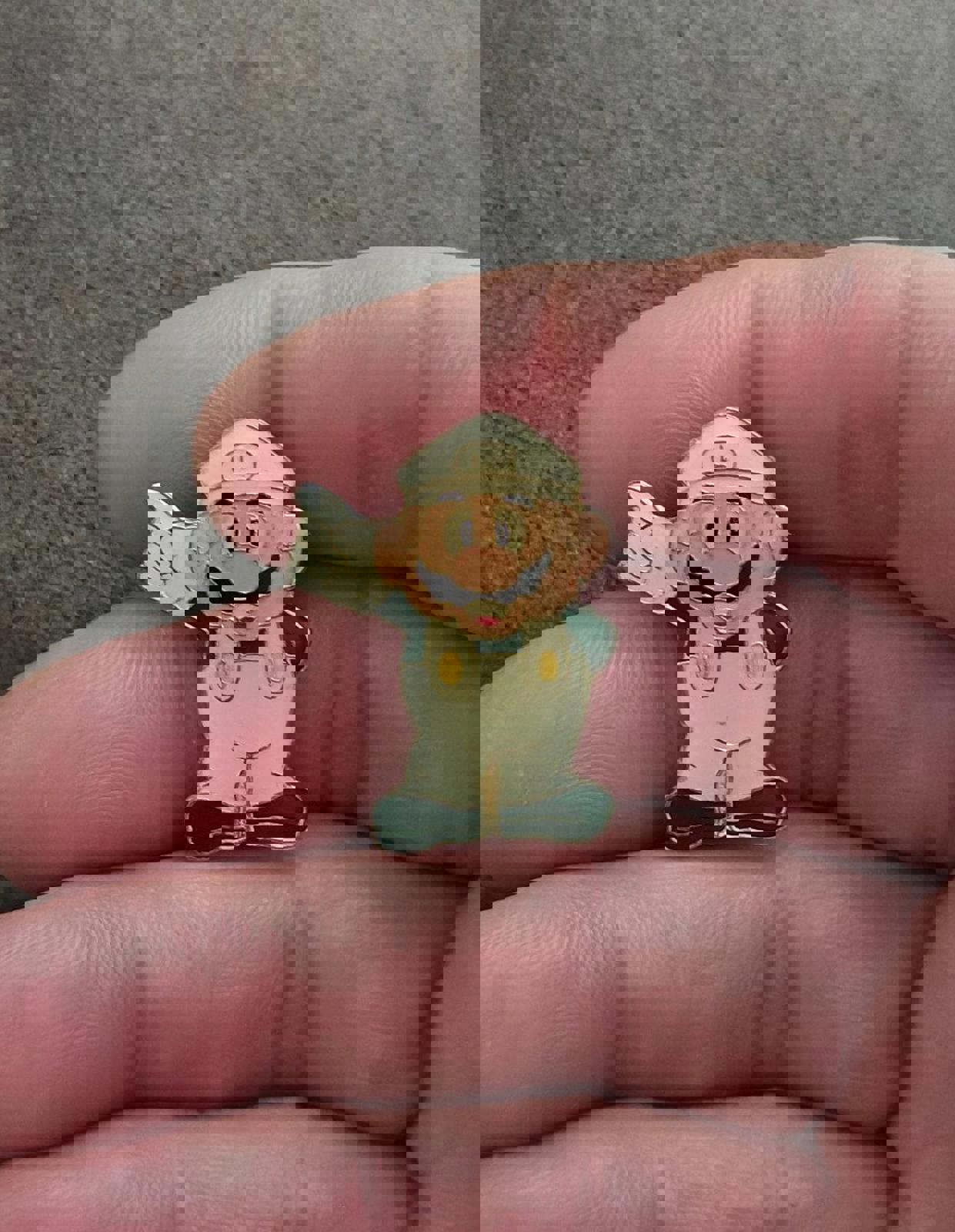 1988 Nintendo Super Mario Bros. Luigi Gold Tone Enamel Pin