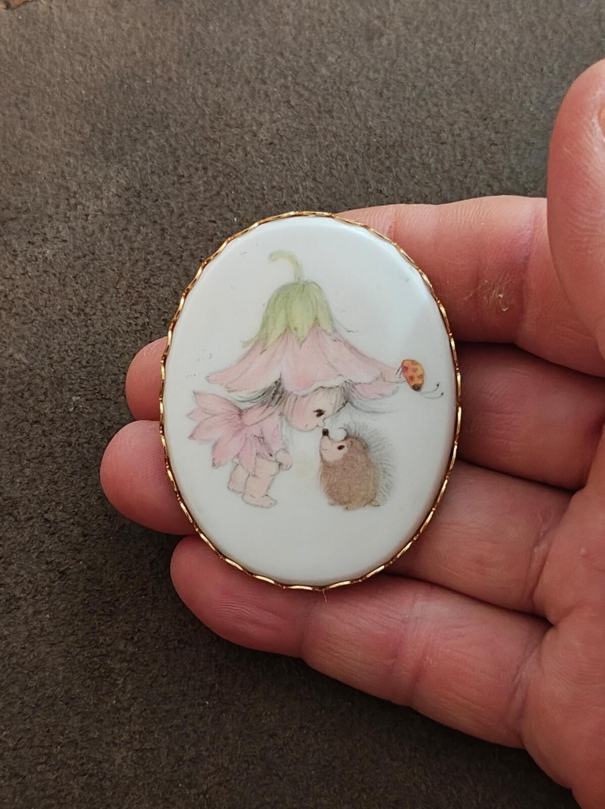Super Cute 1970s Rare Hallmark Pixie Girl Cameo Gold Tone Brooch