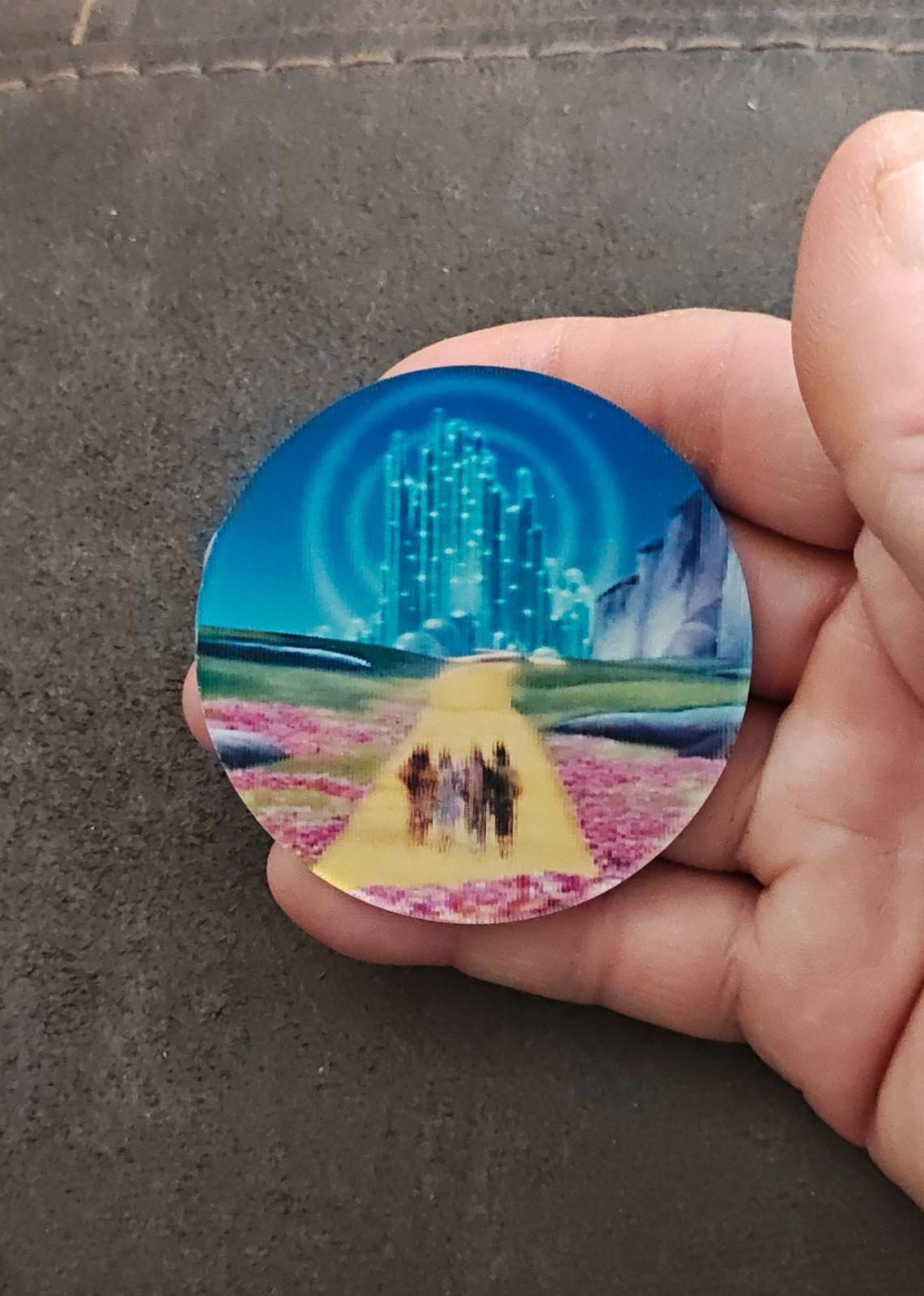 1998 vintage Wizard of Oz Lenticular (holographic) Promotional Button Pin