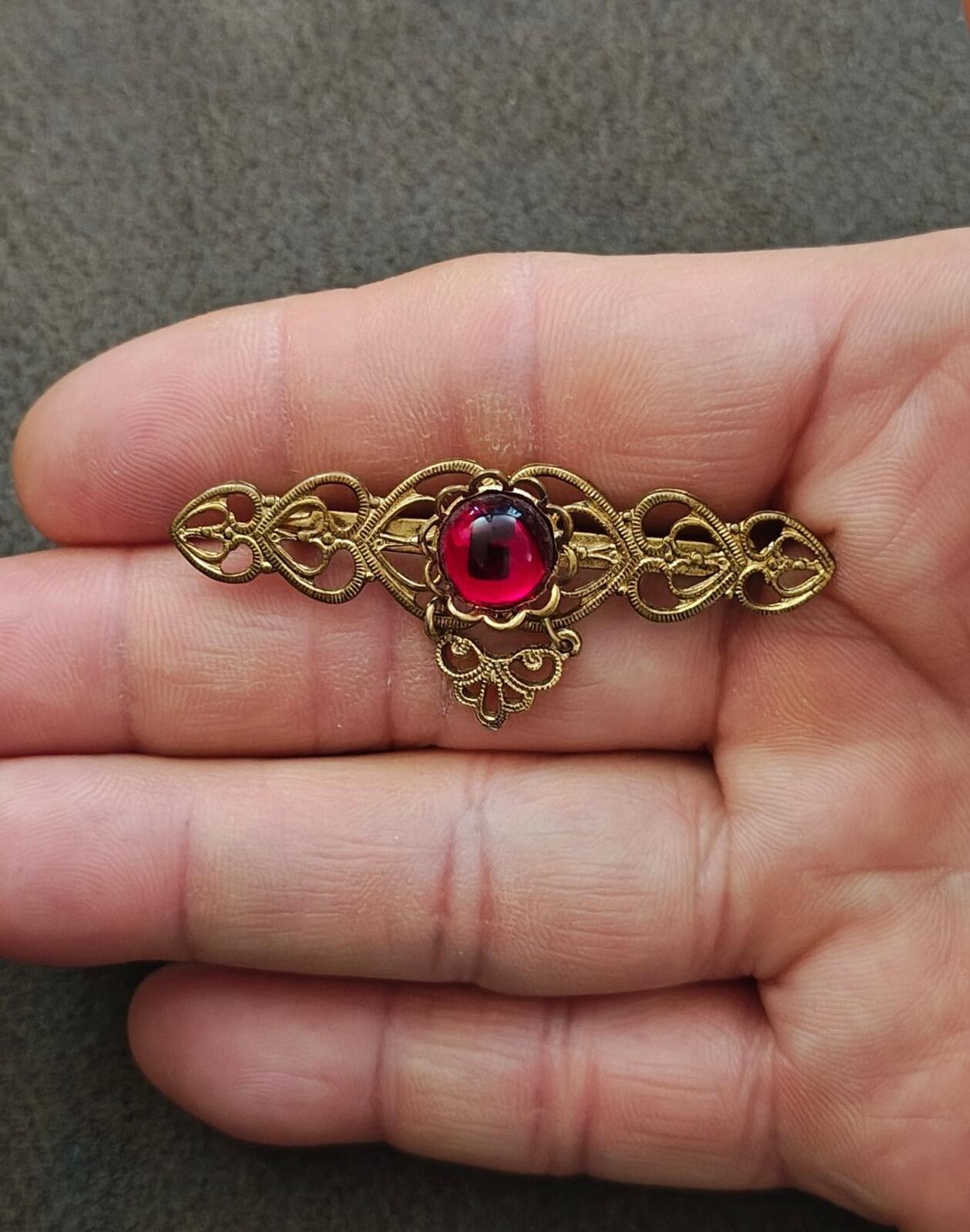 1960s/70s Goldtone Open Sideways Hearts With Center Red Jelly Cabochon Brooch