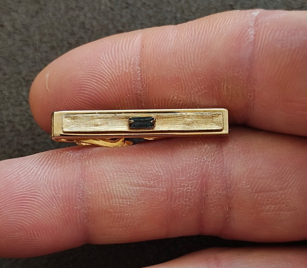 1950s/60s Swank Gold Tone Bark Textured Tie Bar Clip & Black Baguette Stone