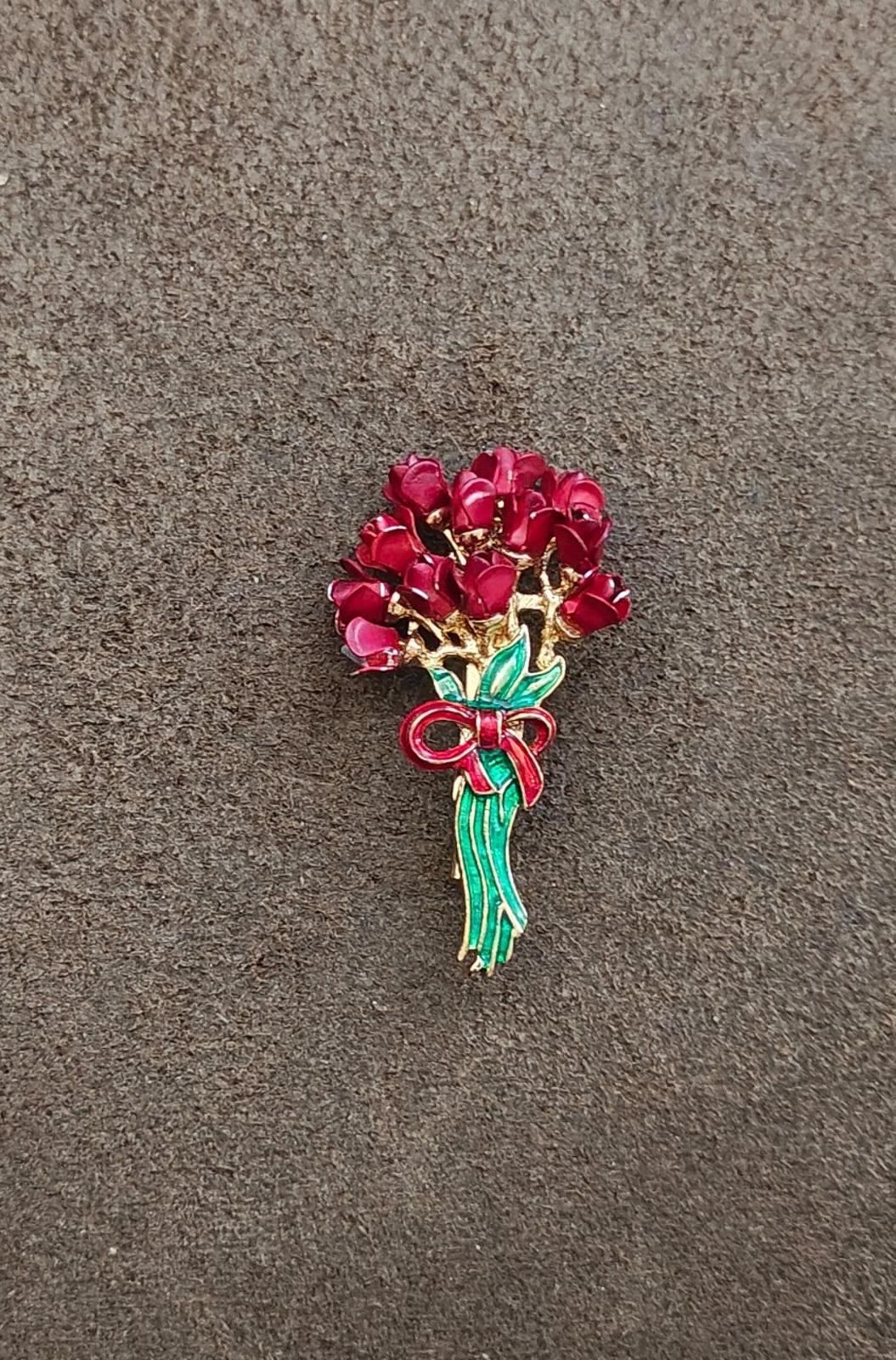 1970s Red Rose Flowers Bouquet Gold Tone Enamel Brooch