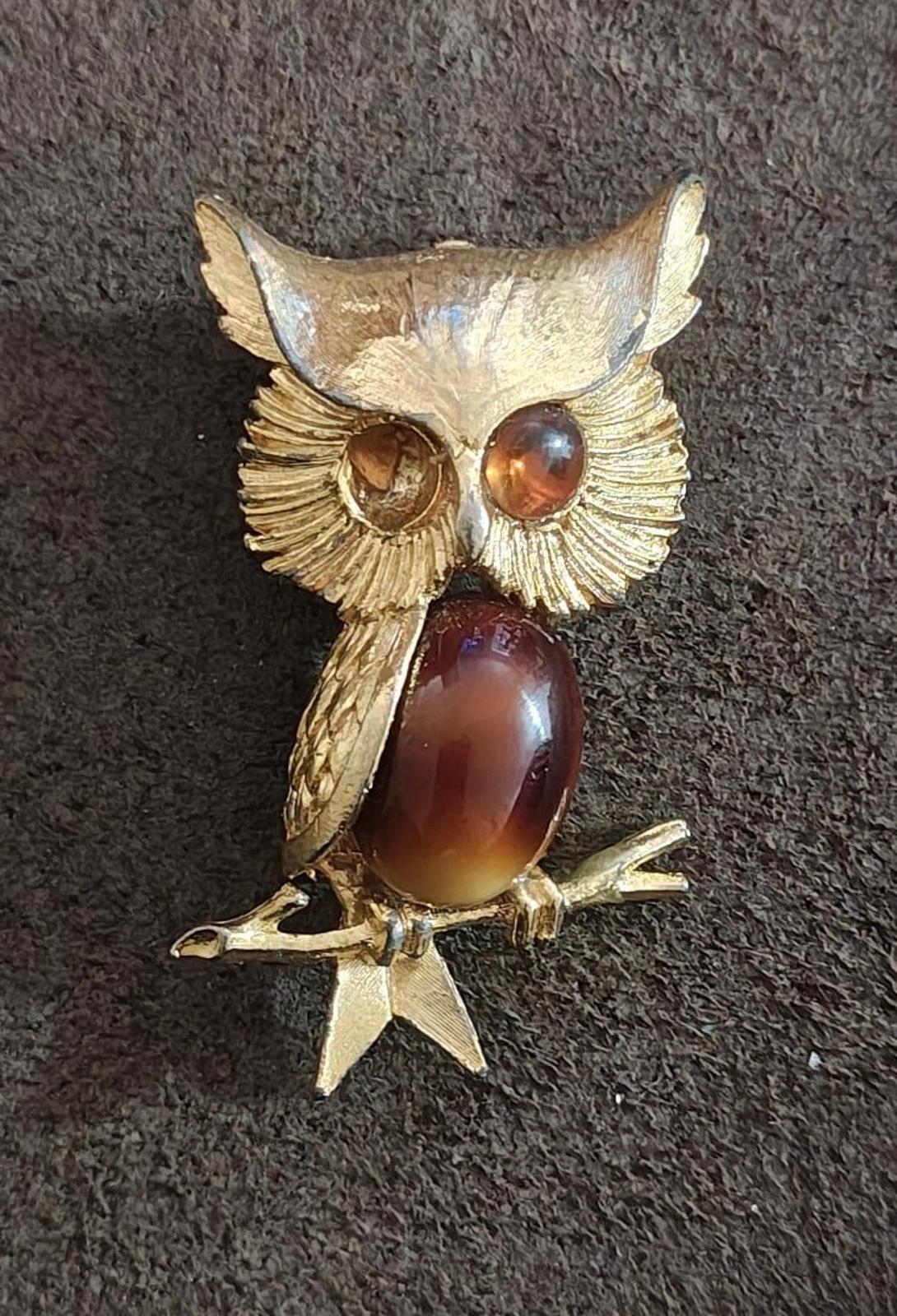 1960s Vintage Jelly Belly Gold Tone Brown Cabochon Owl Pin
