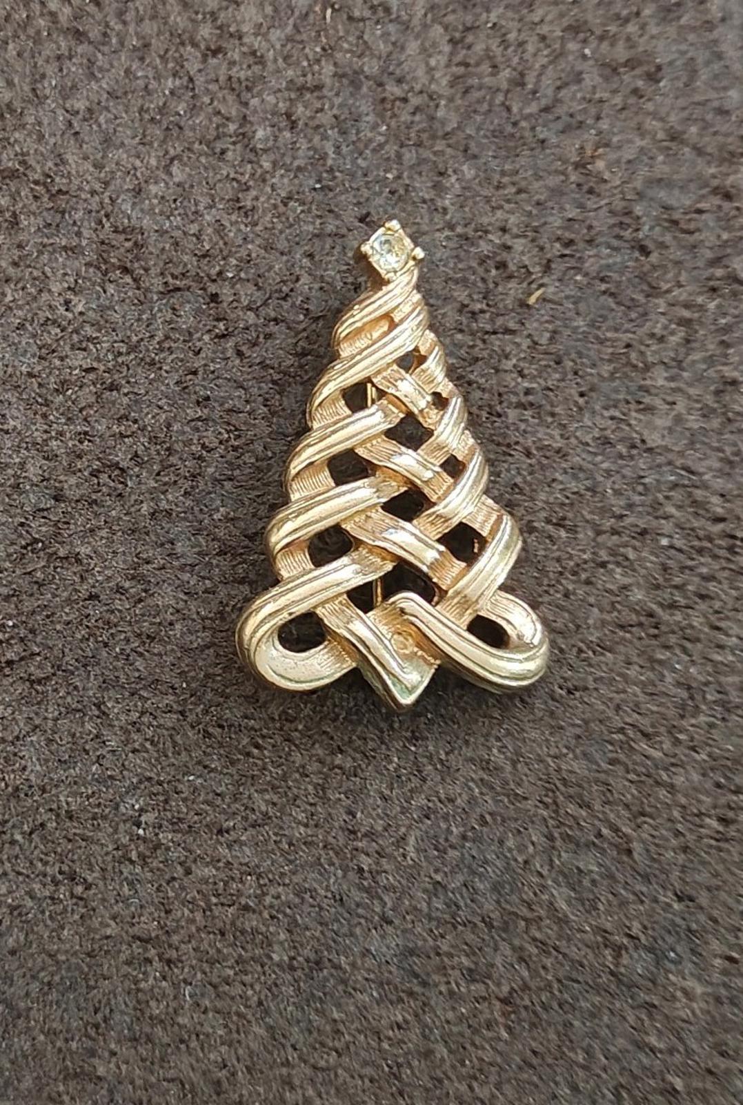 1980s Signed Avon Christmas Tree Gold Tone With Rhinestone Brooch