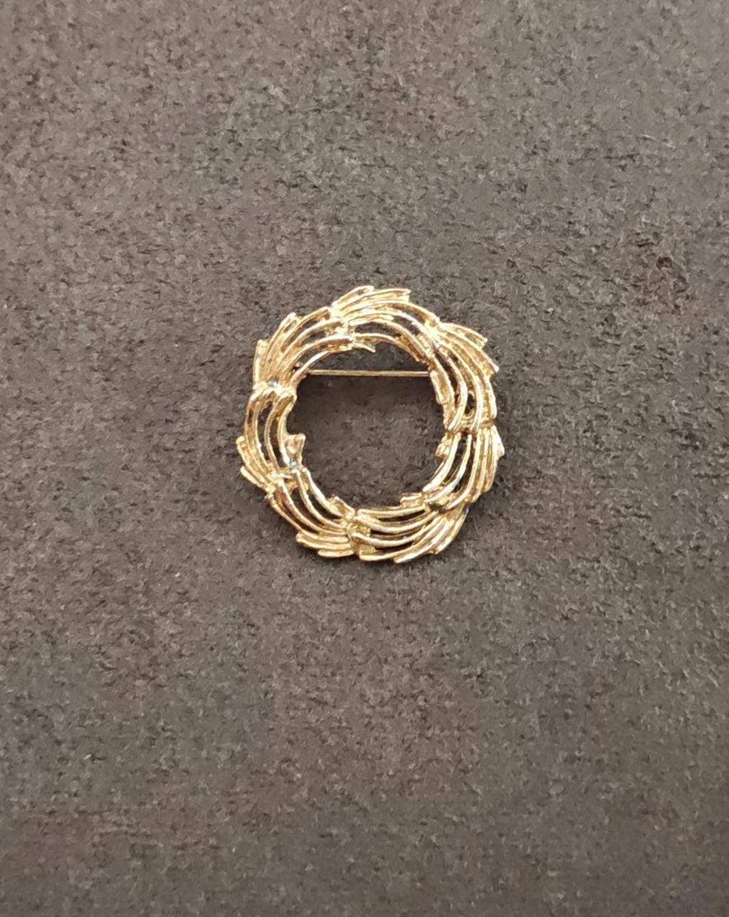 1960’s Elven Style Swirling Circle Gold Tone Brooch