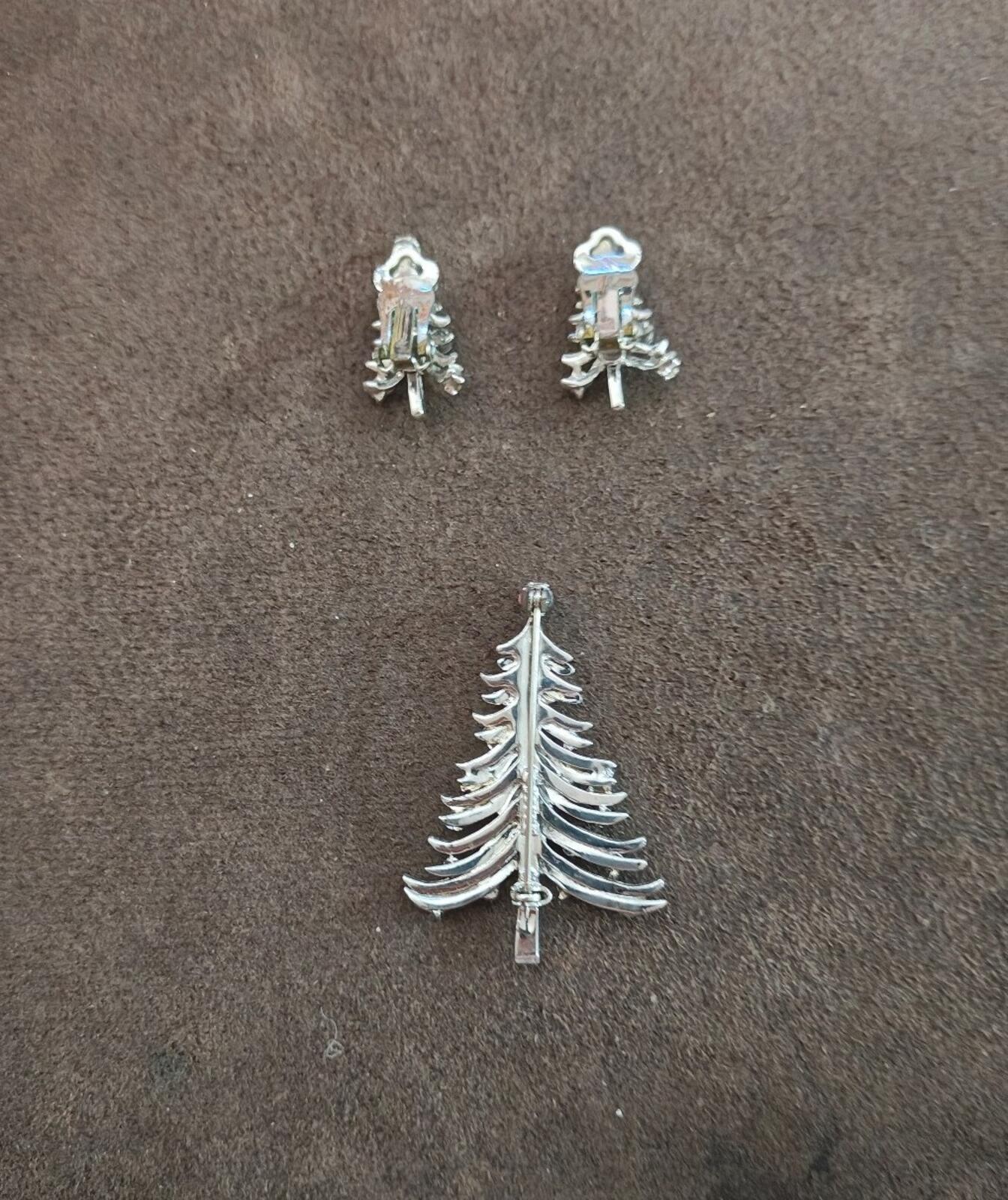 1960s Dodds Multi-Color Rhinestone Christmas Tree Brooch & Matching Earring Set