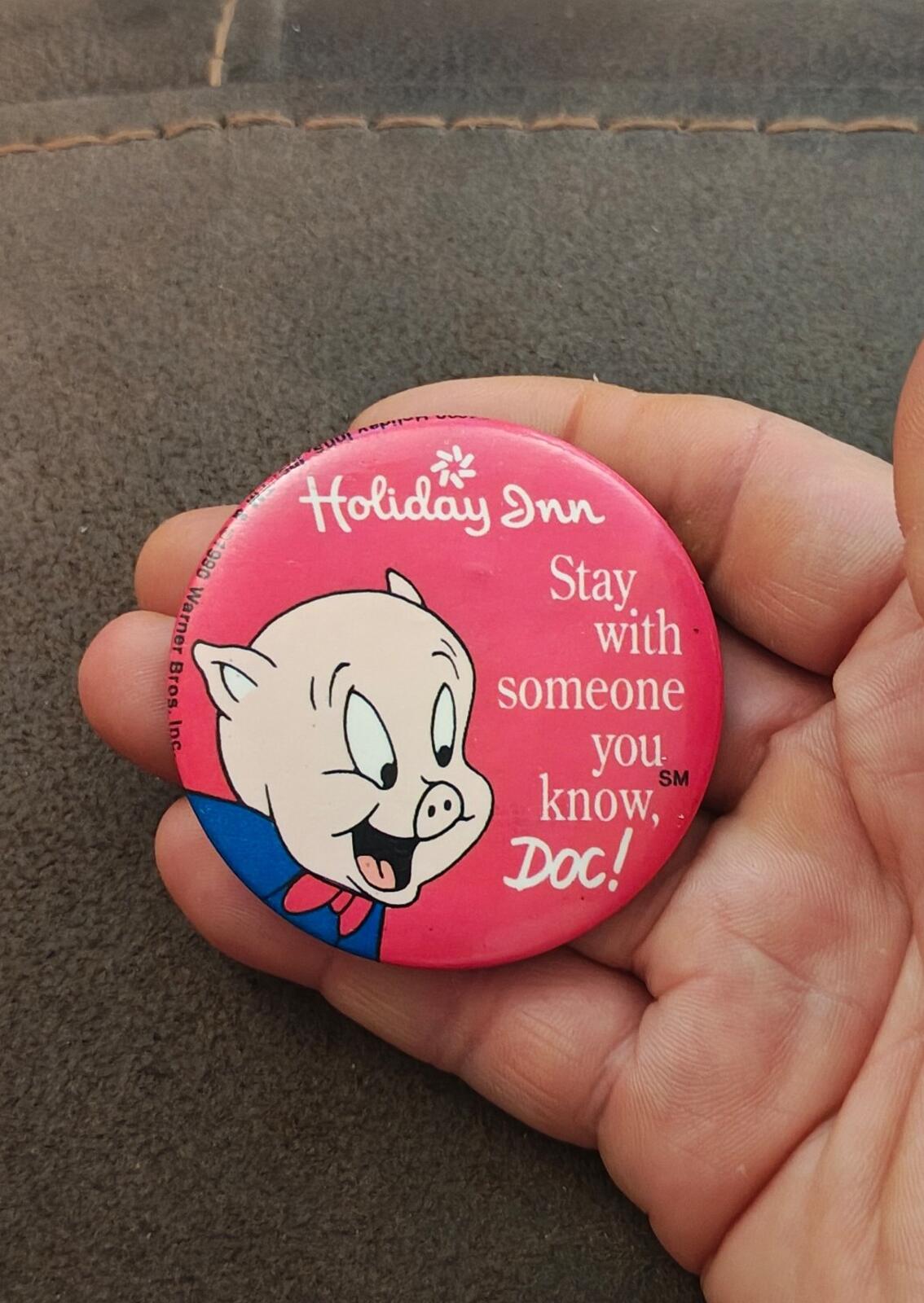 1990 Holiday Inn Promotional Button Pin Featuring Porky Pig From Looney Tunes