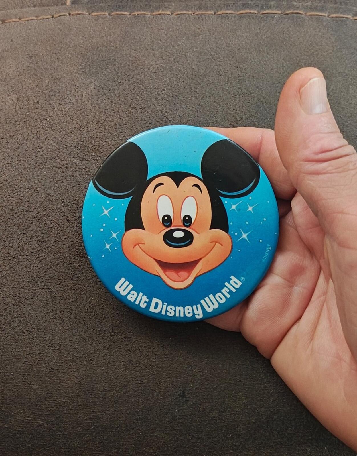1980s Walt Disney World Mickey Mouse Blue Pinback/Pinbutton