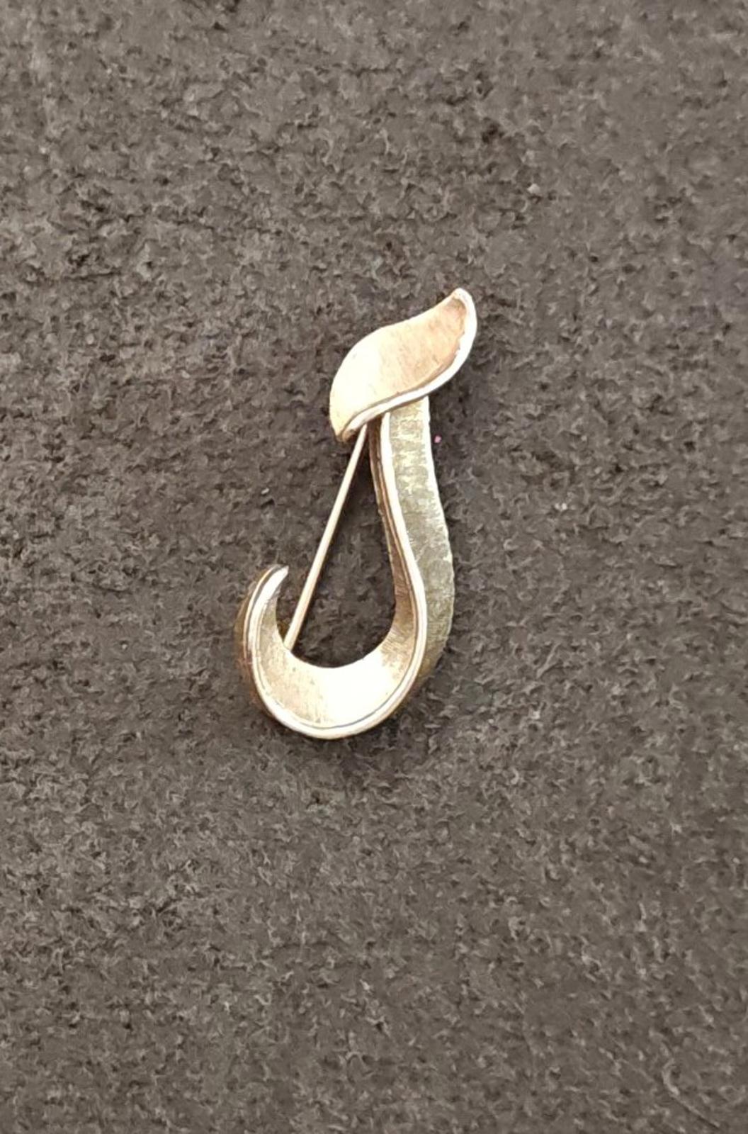 1960s Crown Trifari Gold Tone Textured Monogram Initial J Brooch