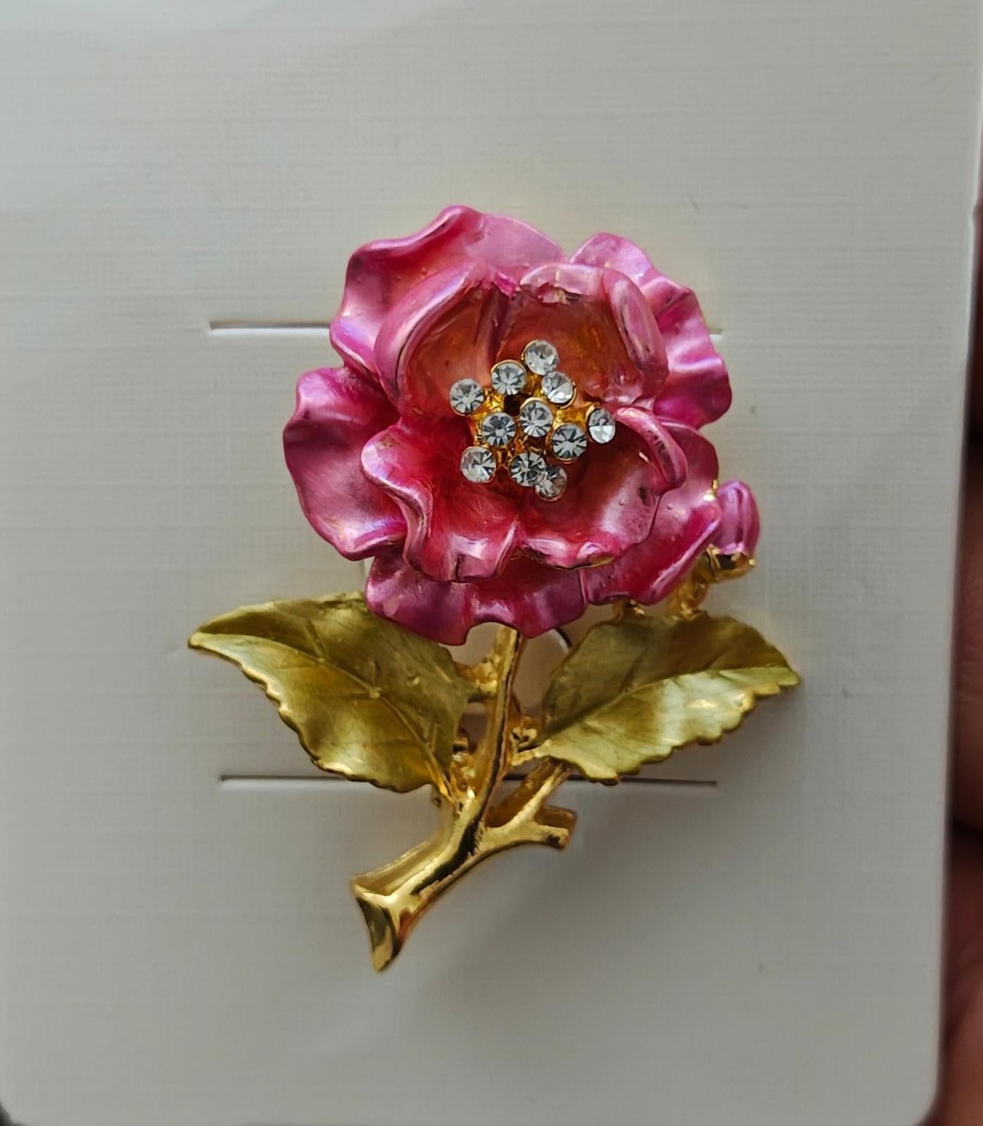 Pretty Gold Tone Pink Flower With Clear Rhinestones Brooch New.