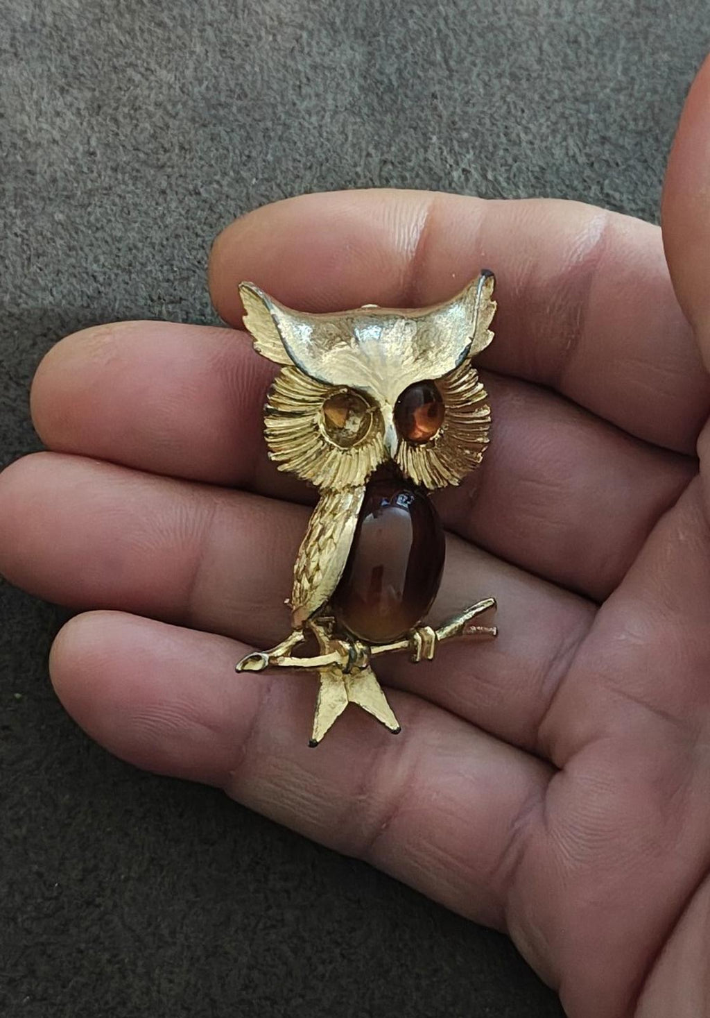 1960s Vintage Jelly Belly Gold Tone Brown Cabochon Owl Pin