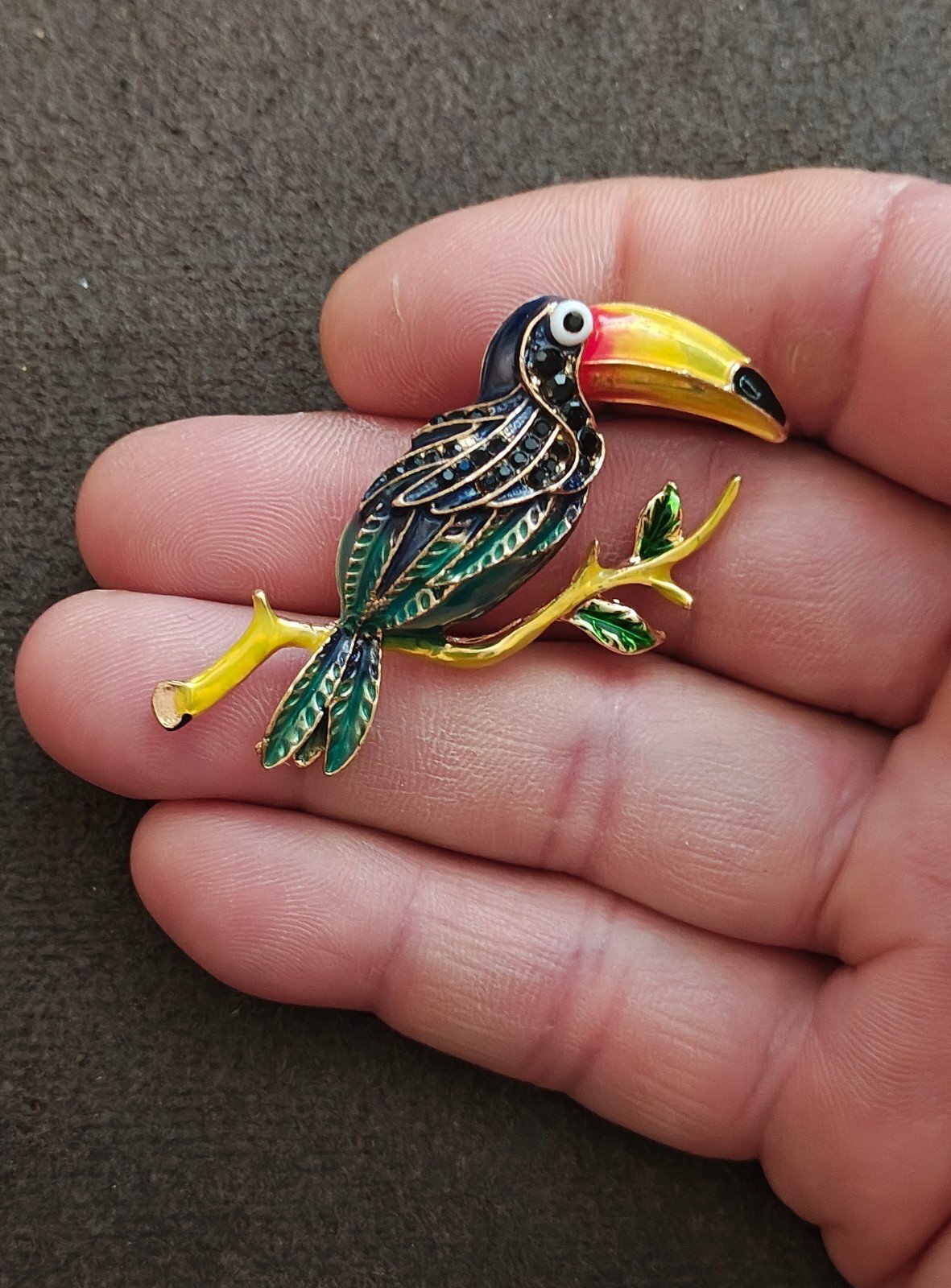 Vintage Style Gold Tone Enamel Toucan Bird Statement Brooch Pin