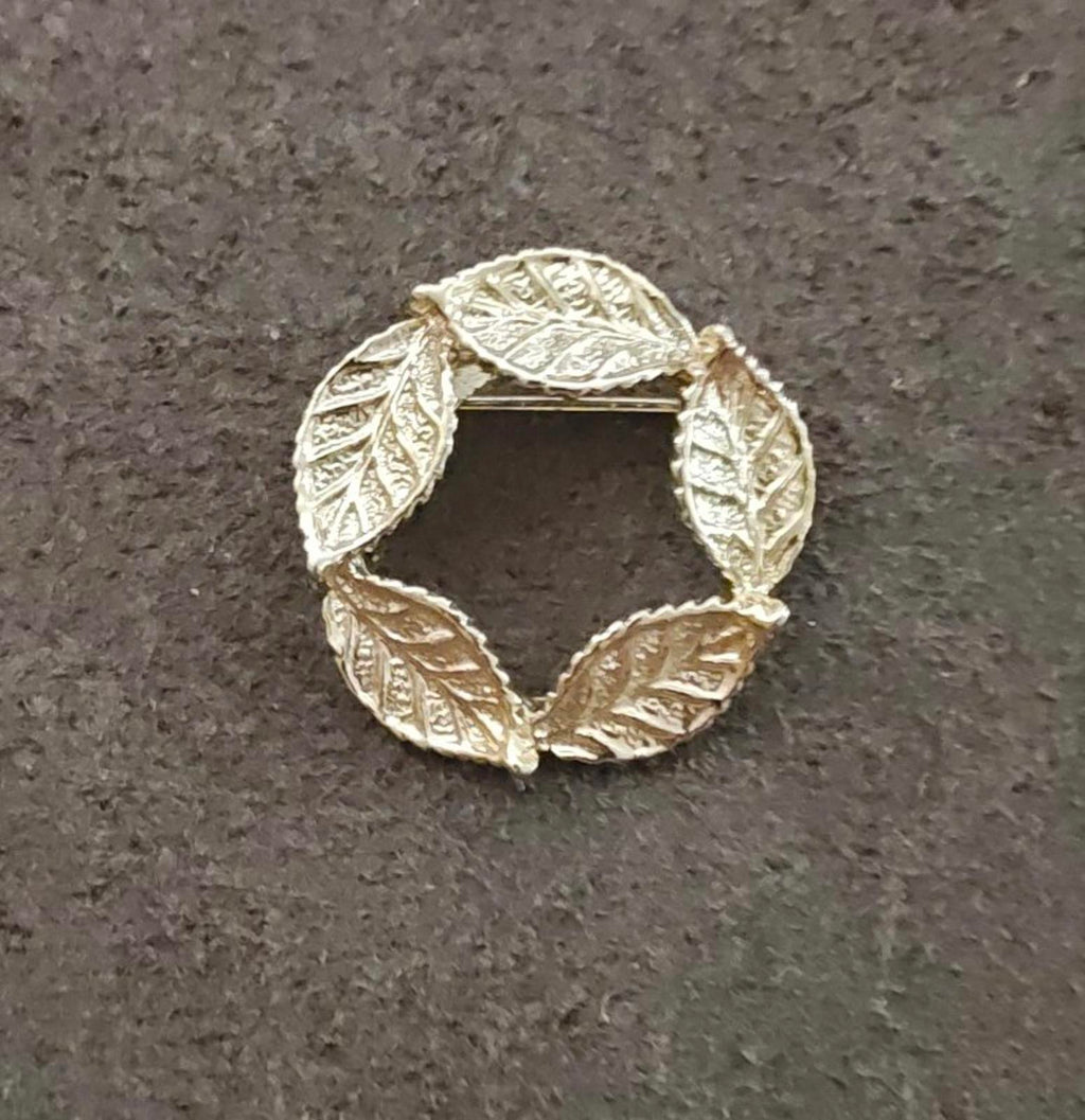 1960s Gerry's Gold Tone Textured Leaf Wreath Brooch