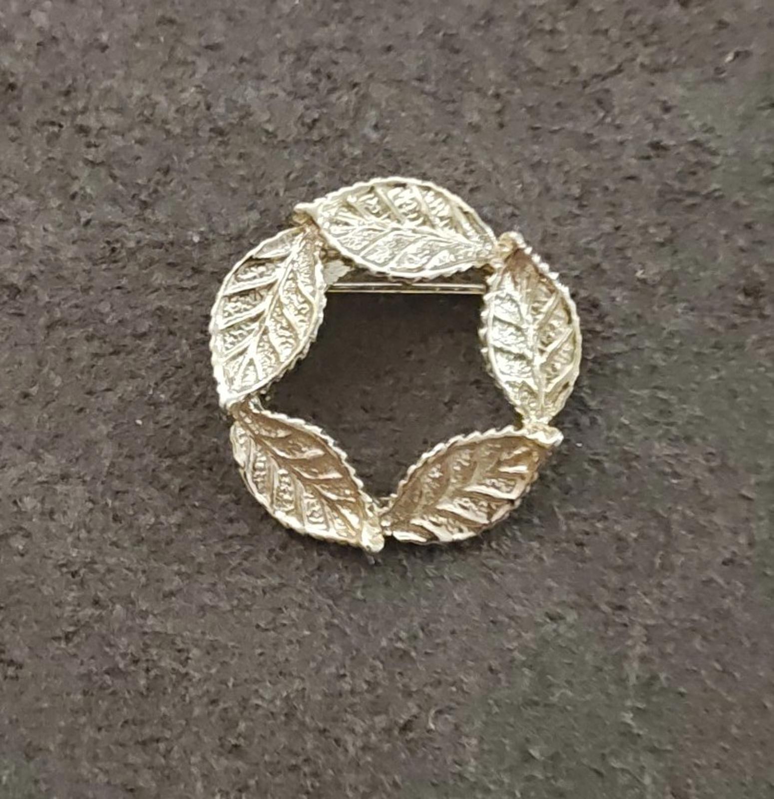 1960s Gerry's Gold Tone Textured Leaf Wreath Brooch