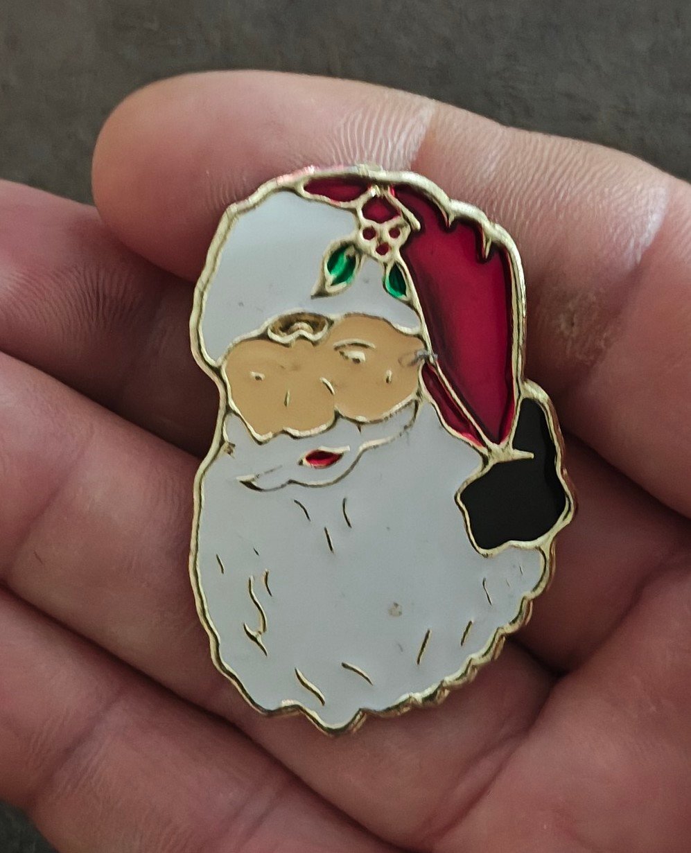 1980s Santa Claus Face Gold Tone Enamel Brooch