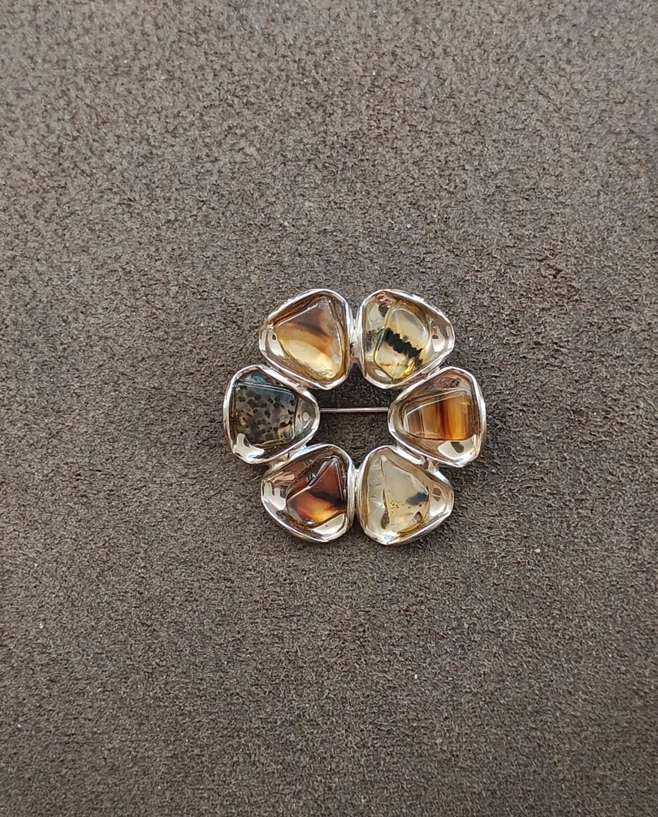 1980s Gold Tone Circular Brooch Featuring Six Individual Pieces of Agate Stones