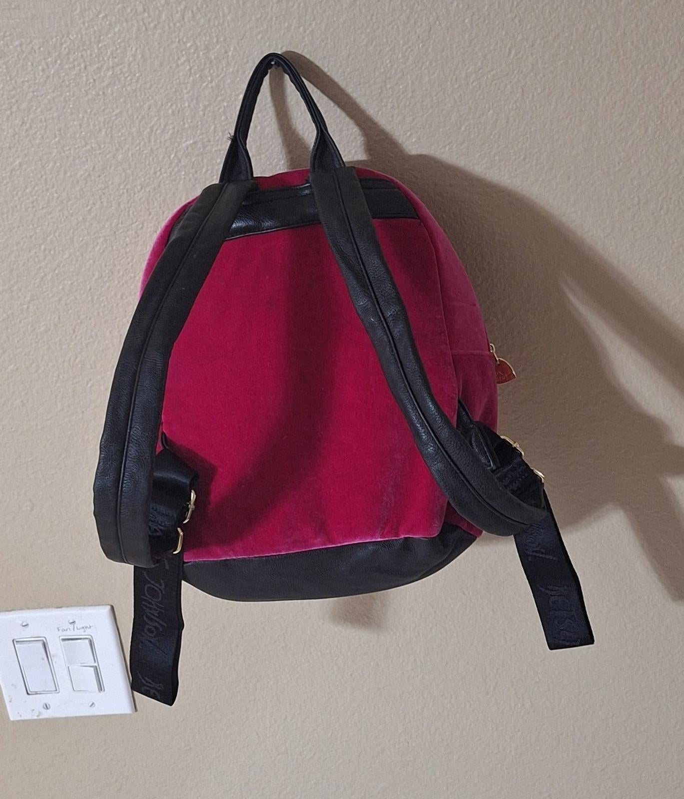 Adorable Betsey Johnson Hot Pink Velvet Cat Backpack Shoulder Bag Purse Design.