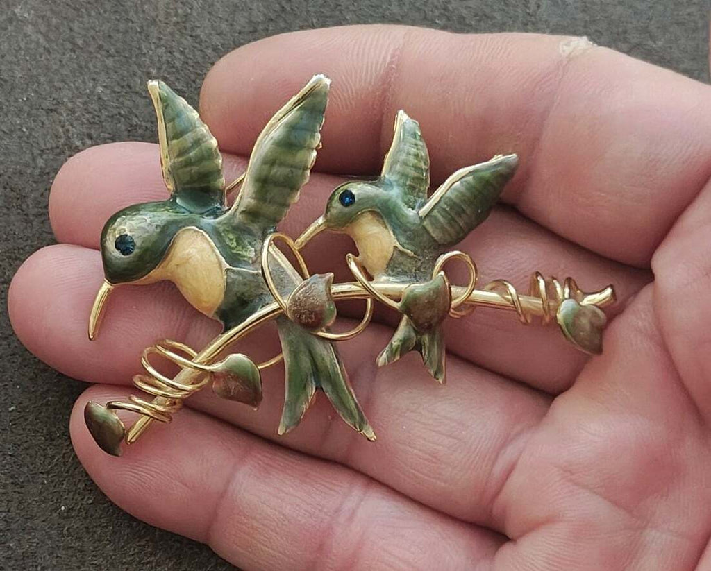 1970s/1980s Double Hummingbird Gold Tone & Green Enamel Brooch Pin.