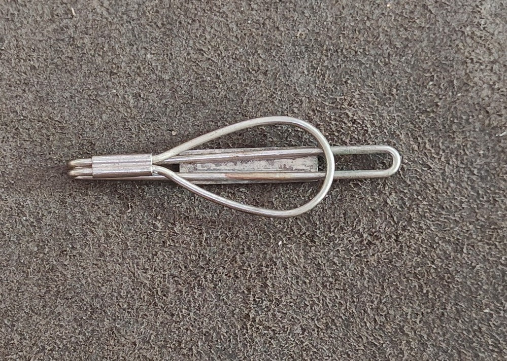 1930s/40s Art Deco Loop Style Silver Tone Black and White Tie Clip