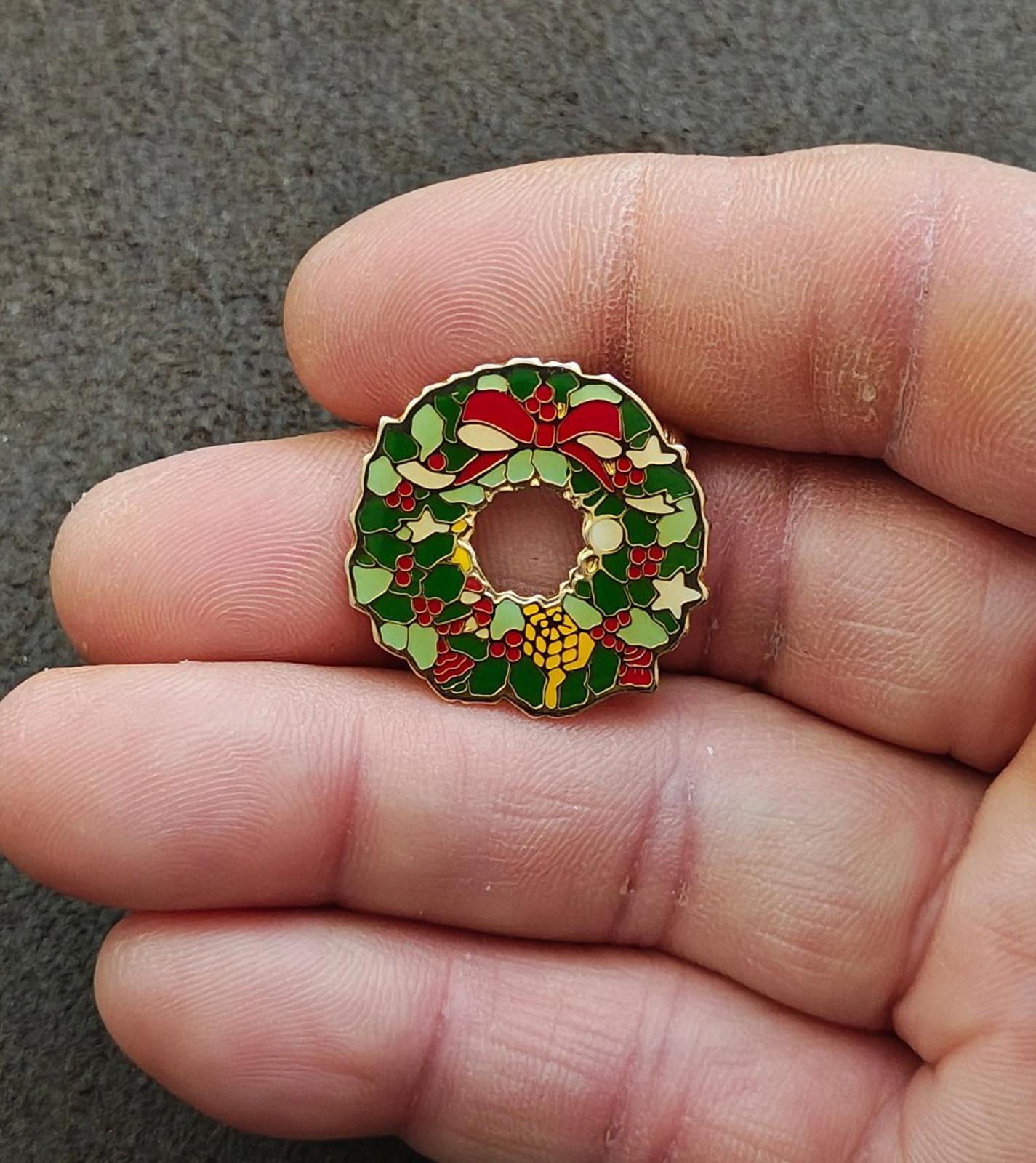 1980s Gold Tone Enamel Christmas Wreath Pin
