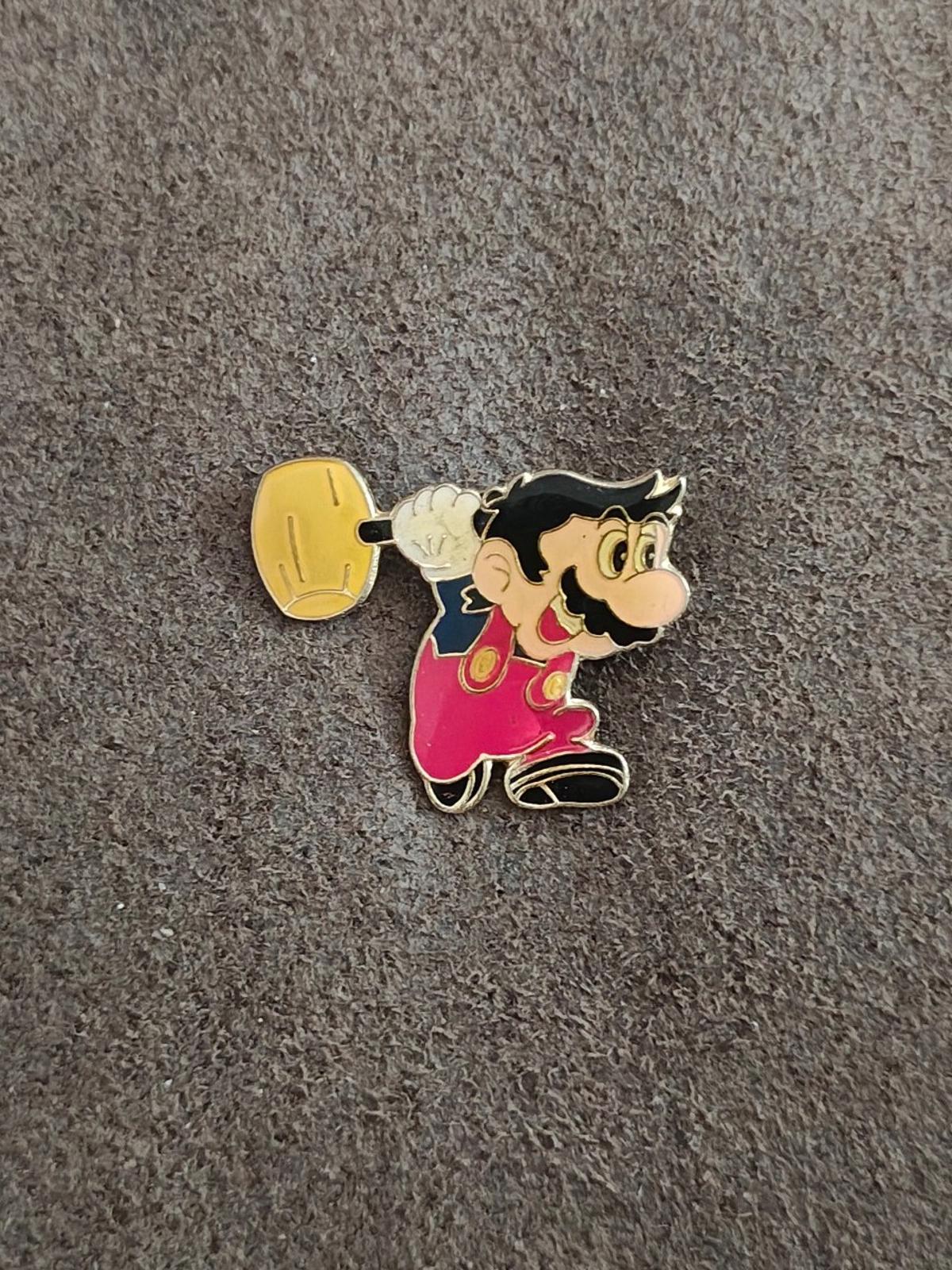 1988 Nintendo Super Mario Bros. Mario Gold Tone Enamel Pin
