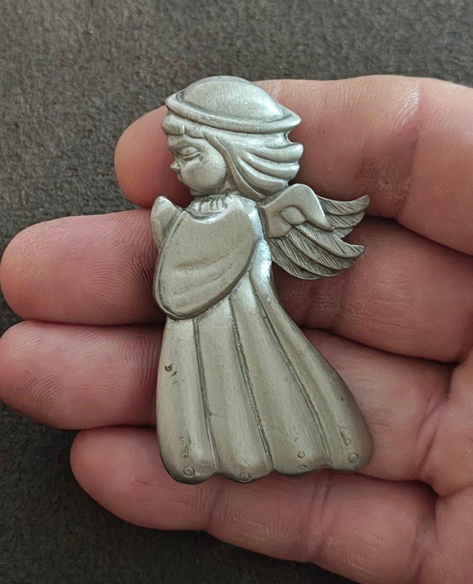 1986 Hampshire Pewter Angel Brooch.