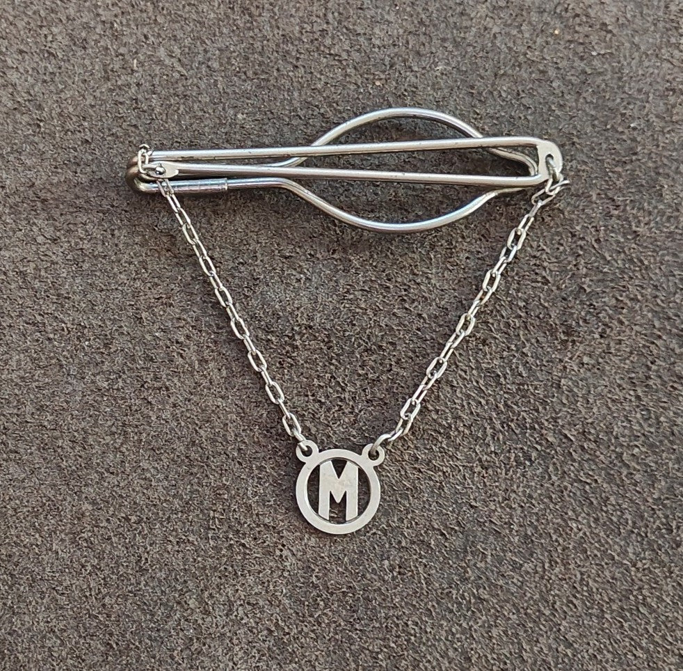 1940s/50s Silver Tone Monogram Initial M Chain Bar Clip