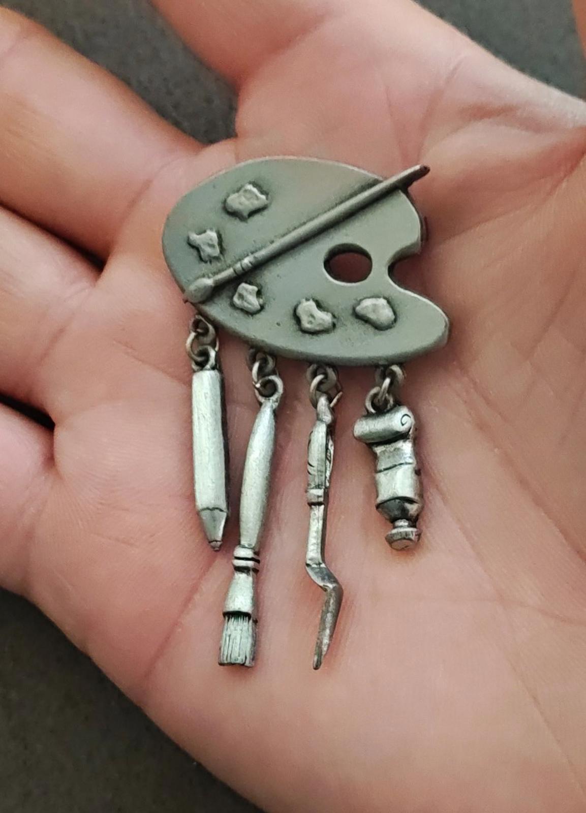 1980s Signed J.J. (Jonette Jewelry) Artist Palette Pewter Dangle Brooch