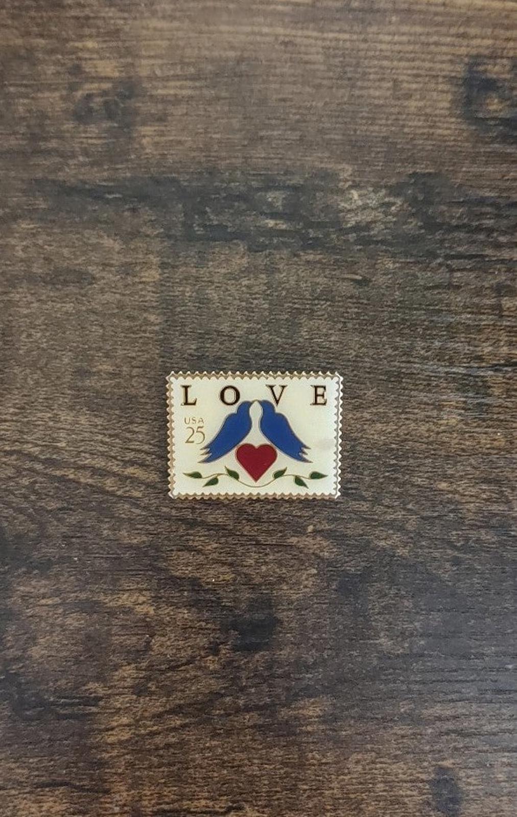 1989 Love USA 25 cent Lovebirds With Heart Stamp Enamel Pin