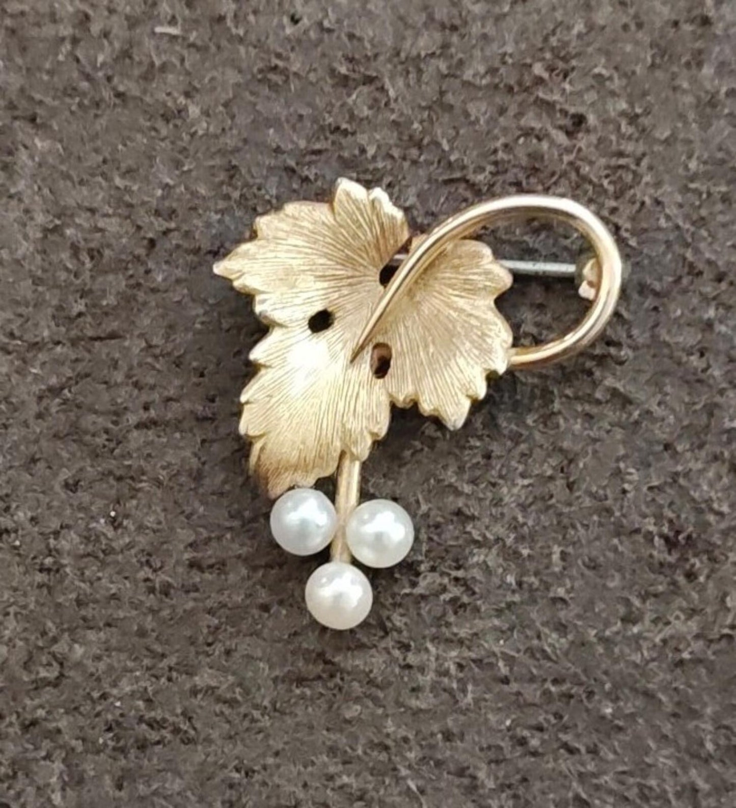 50s Rare Krementz Grape Vine Crafted With Gold Overlay & Cultured Pearls Brooch