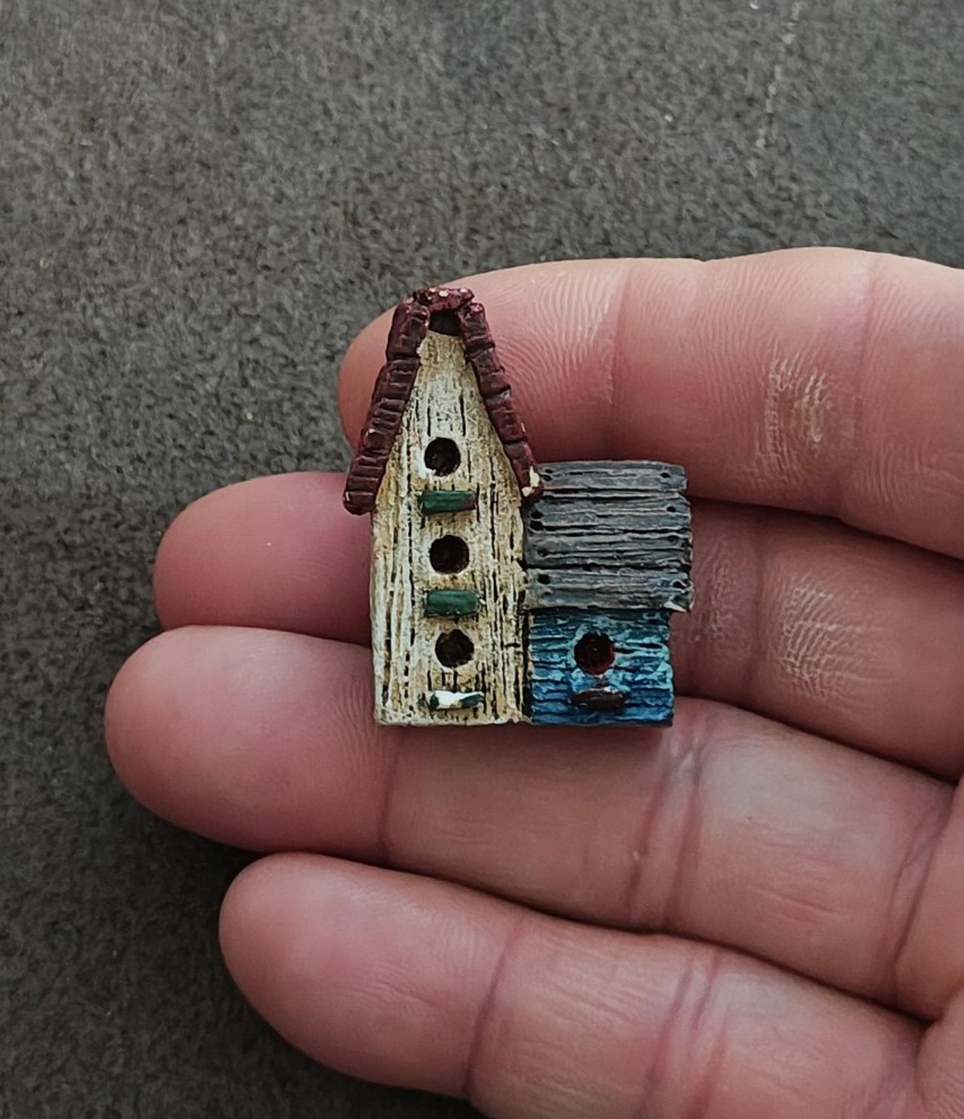 1980s Country Style 3D Birdhouse Resin Pin