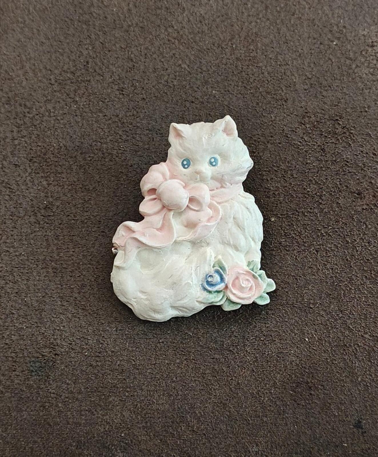 1990s Resin White Persian Cat Brooch