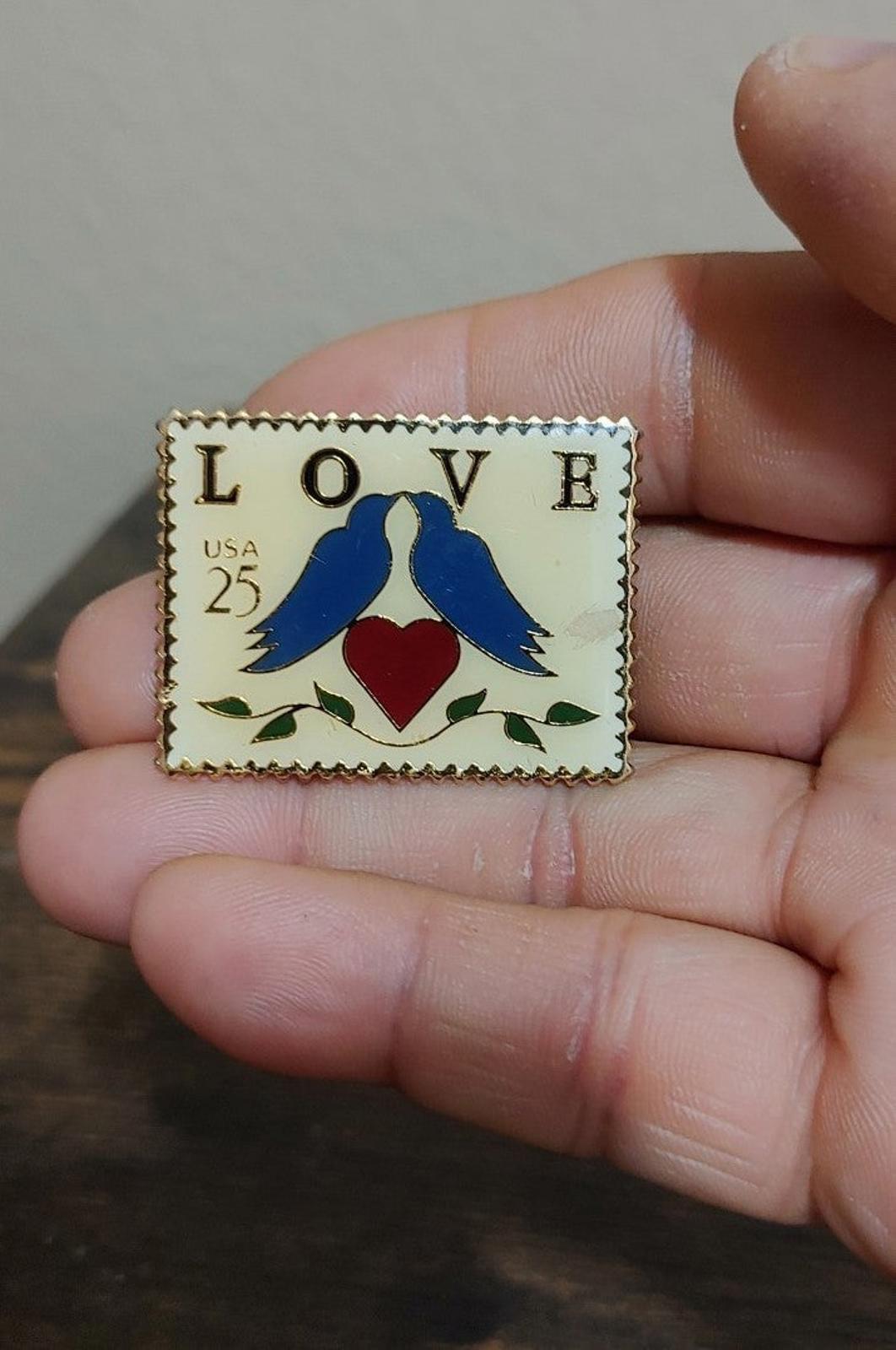 1989 Love USA 25 cent Lovebirds With Heart Stamp Enamel Pin
