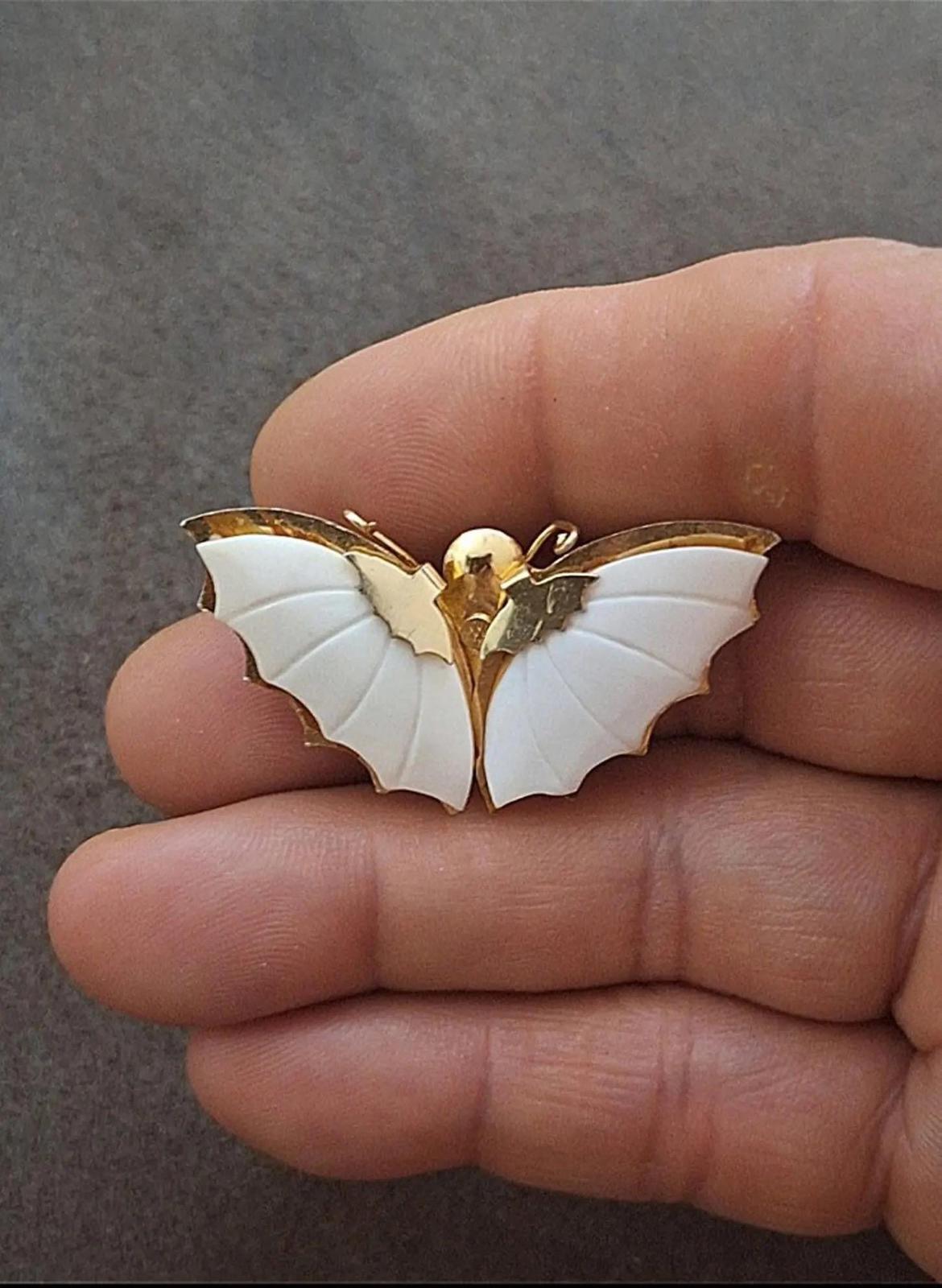 1980’s Seashell Gold Tone Butterfly Pin Brooch