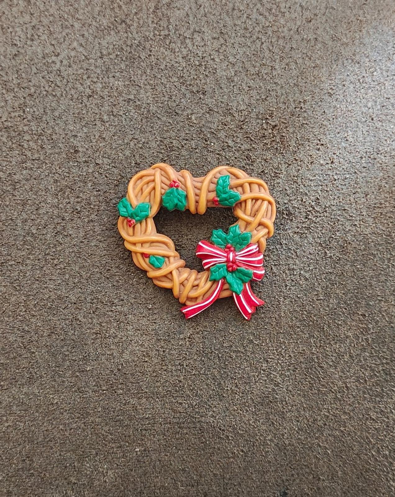 1980s Hallmark Plastic Heart-Shaped Christmas Wreath Brooch
